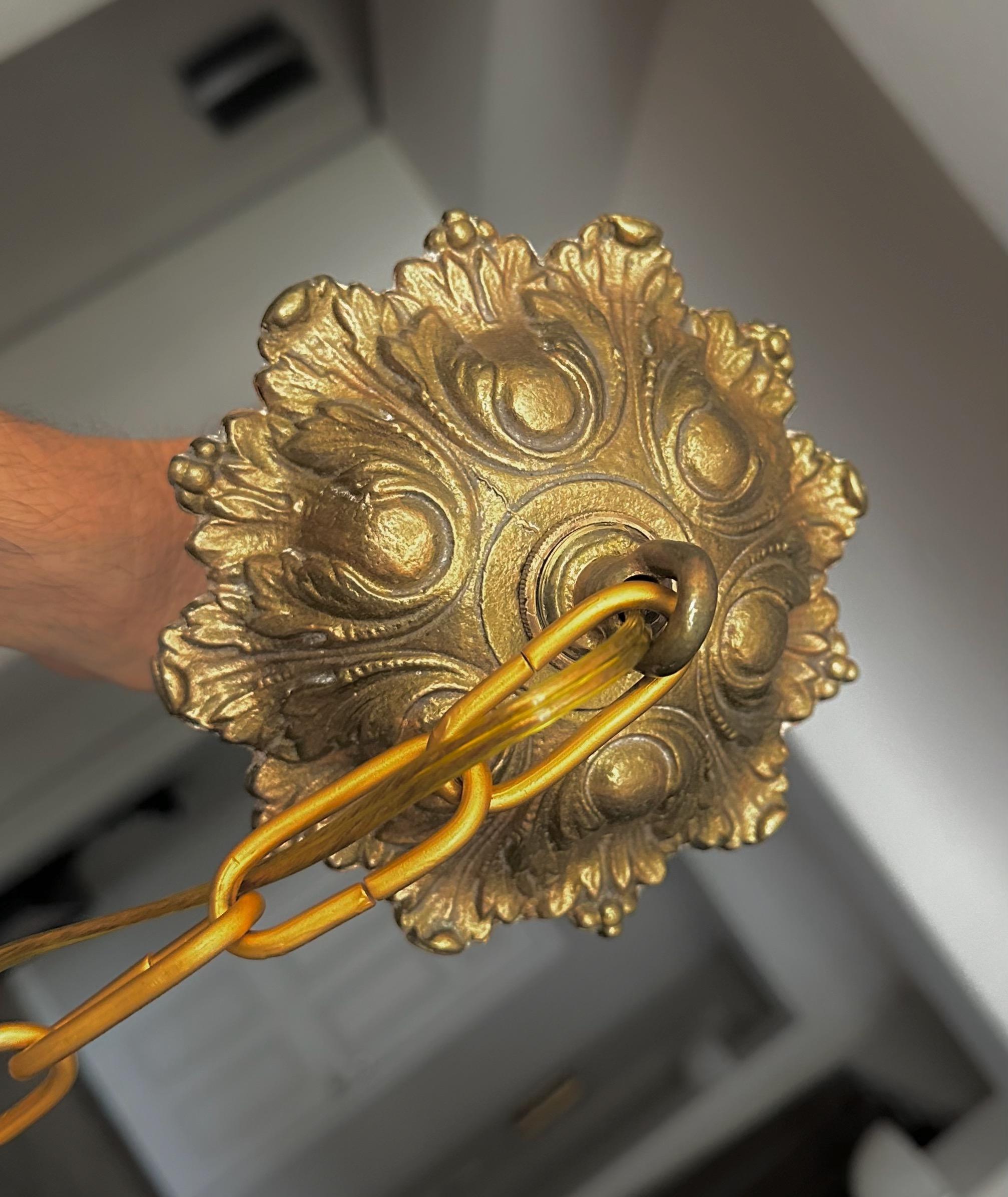 Anhänger-Kronleuchter aus vergoldeter Bronze und Rosenglas im französischen XV.-Stil 6