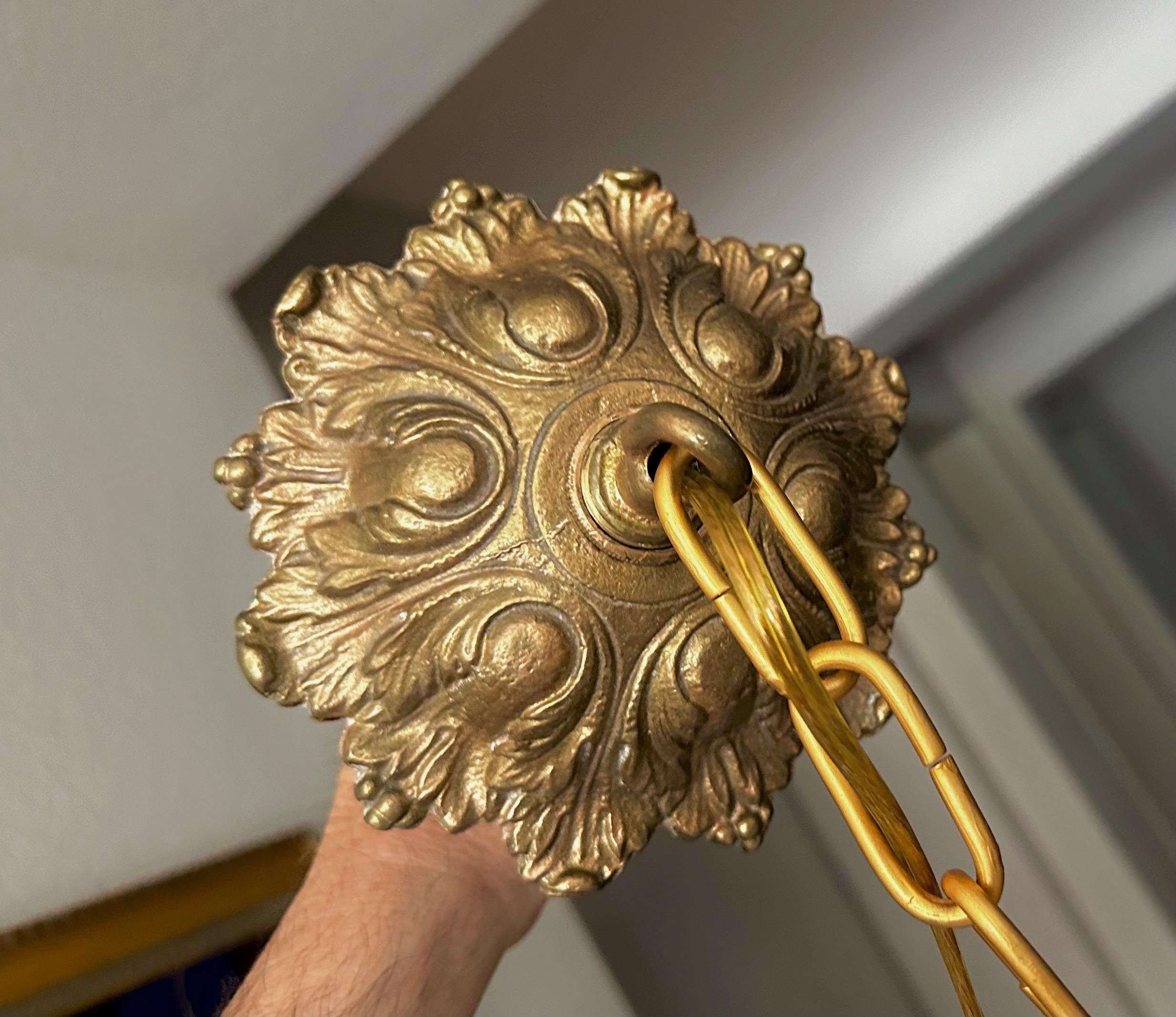 Anhänger-Kronleuchter aus vergoldeter Bronze und Rosenglas im französischen XV.-Stil 7