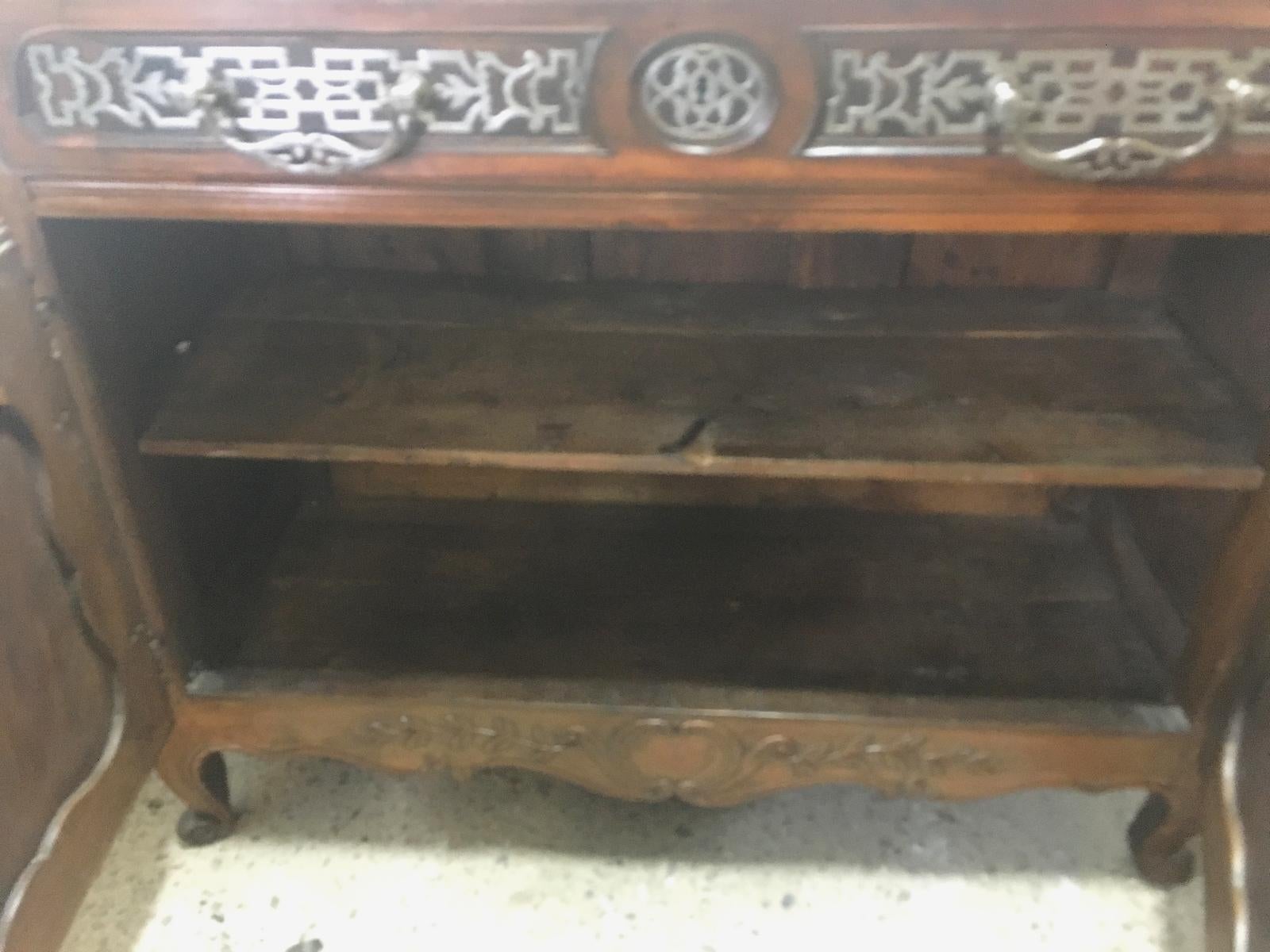 French 18th Century Sideboard in Walnut For Sale 6