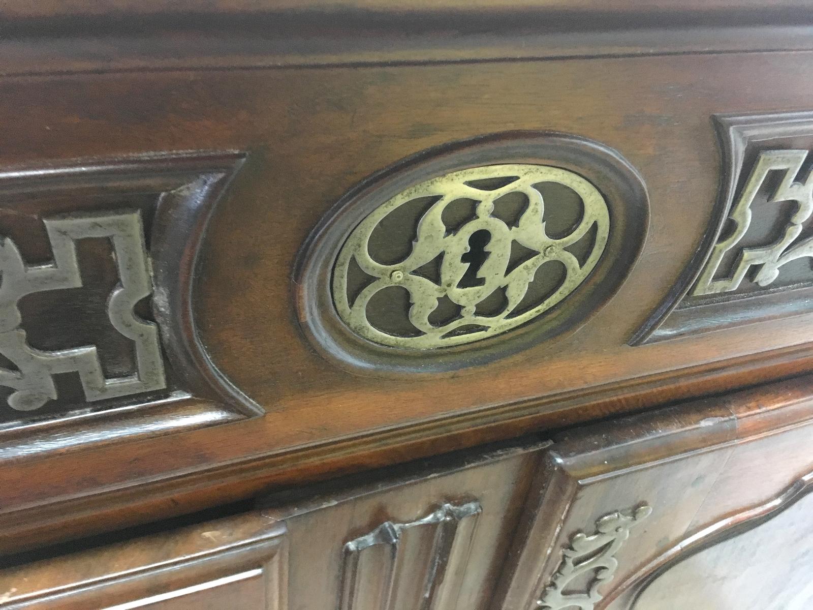 Louis XV French 18th Century Sideboard in Walnut For Sale