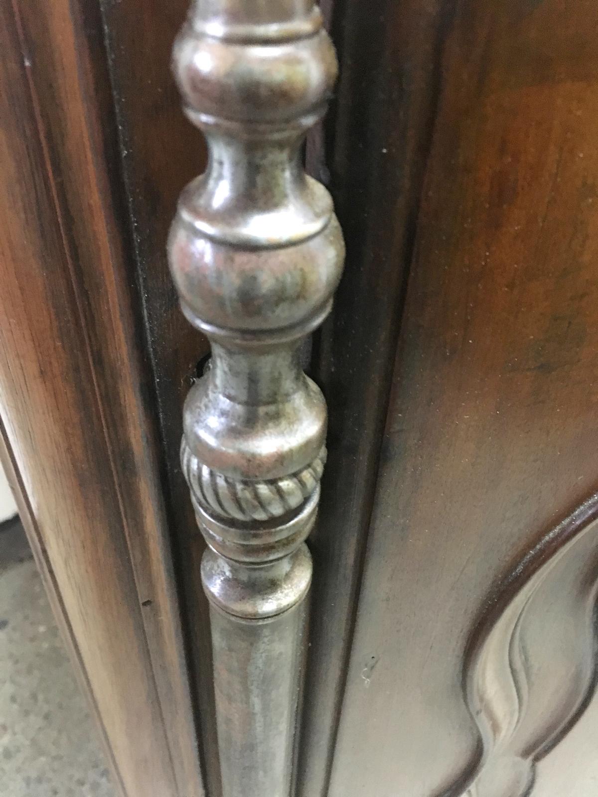 Credenza francese del XVIII secolo in noce in vendita 2