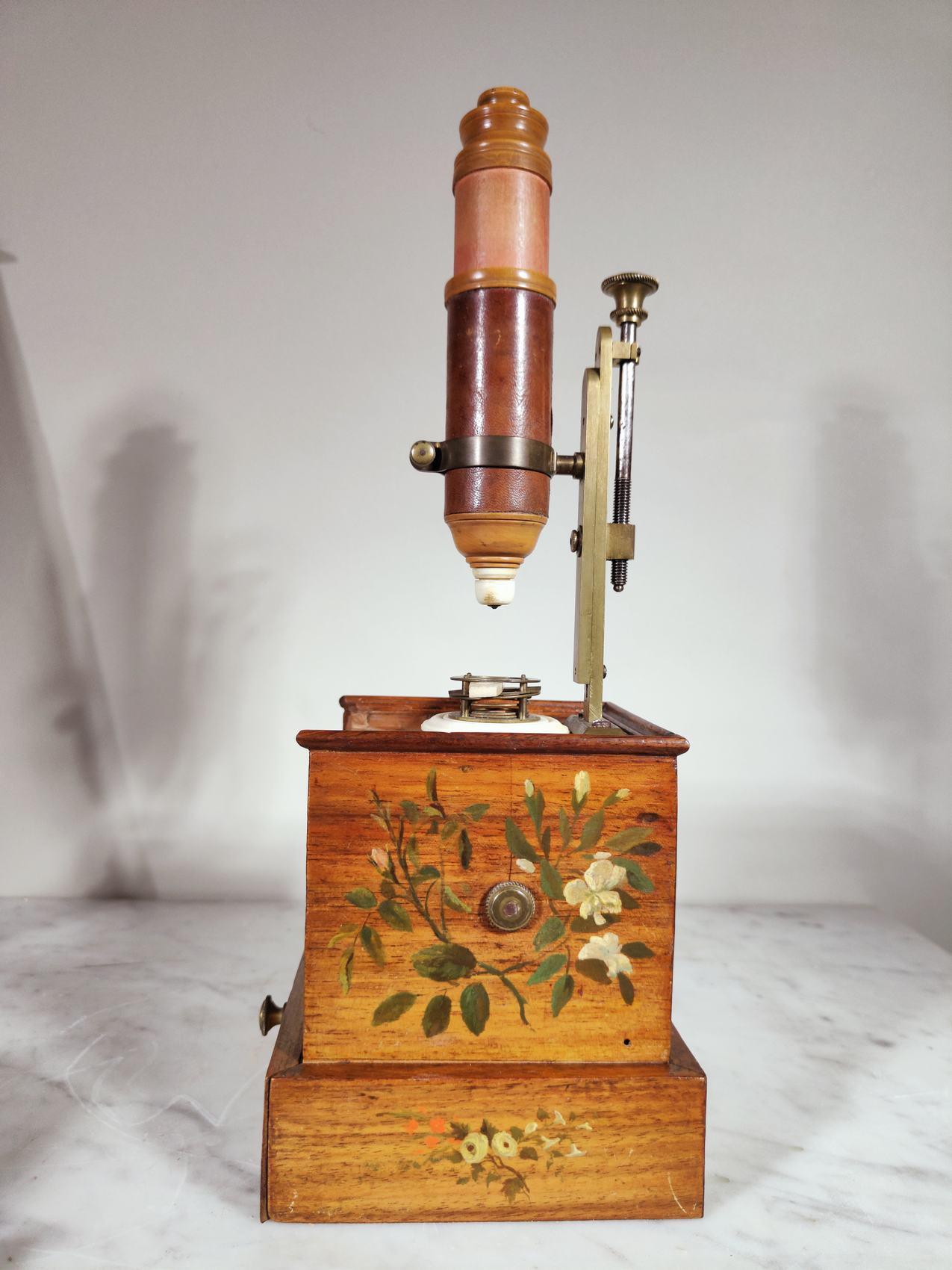 French XVIII TH box microscope for the privilege of the King For Sale 5