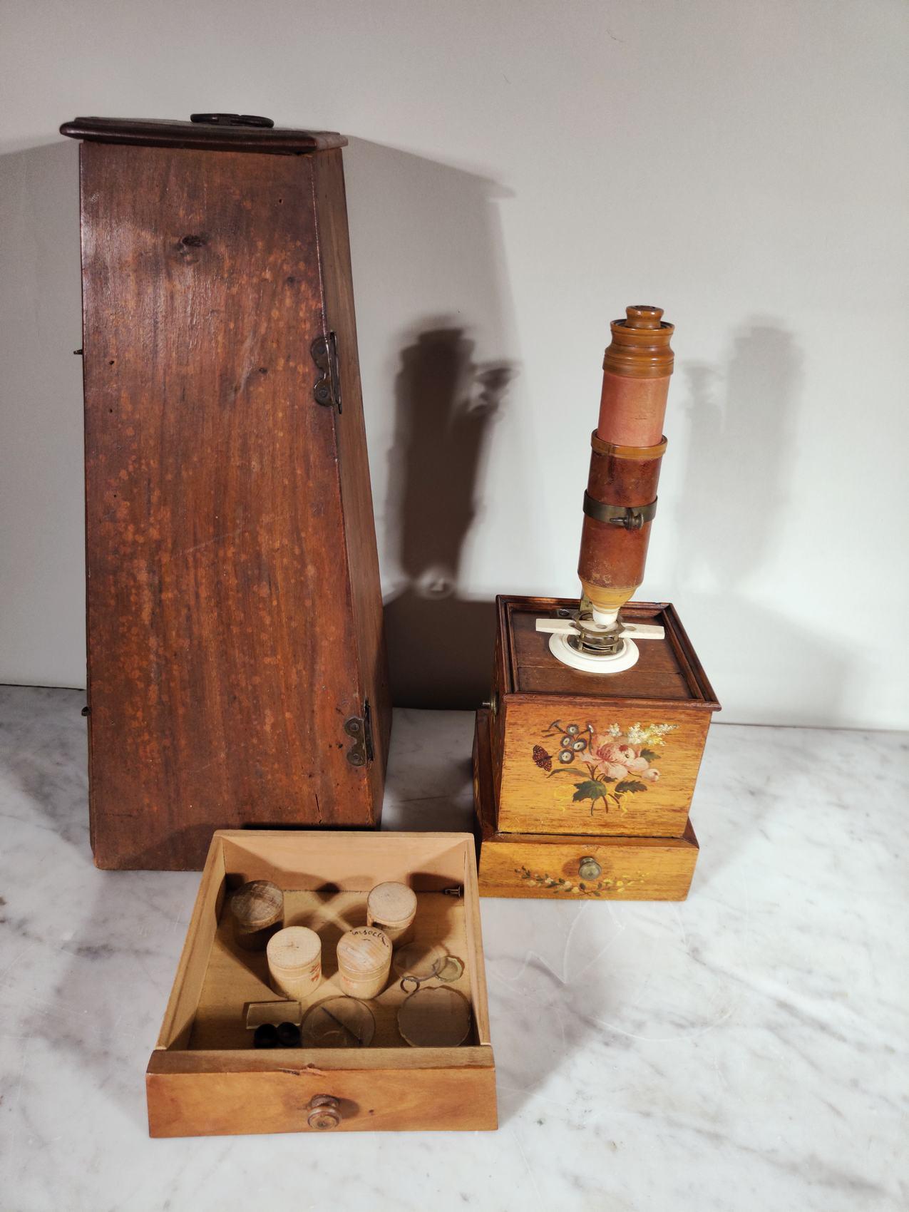 French XVIII TH box microscope for the privilege of the King For Sale 13