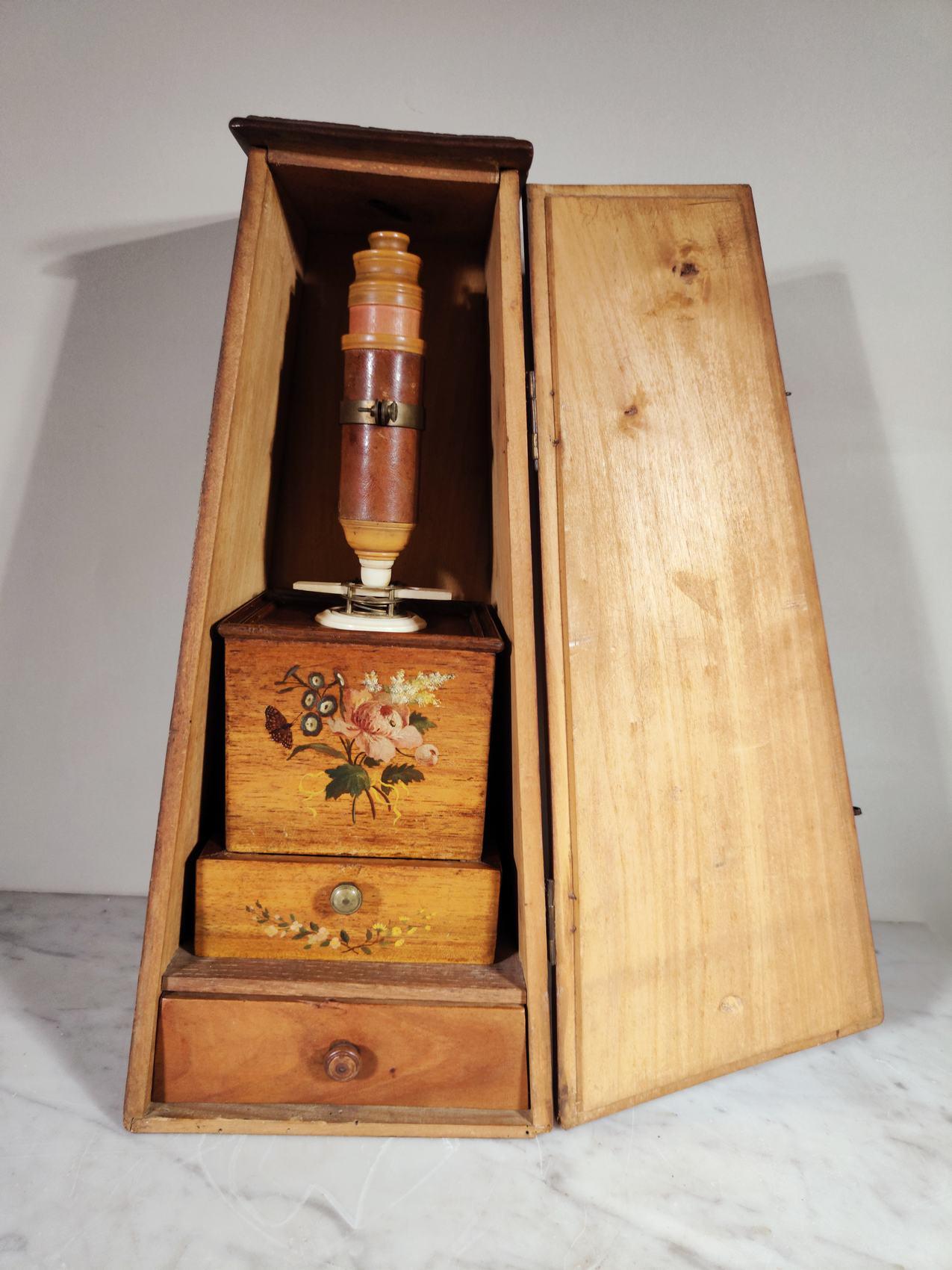 Mid-18th Century French XVIII TH box microscope for the privilege of the King For Sale