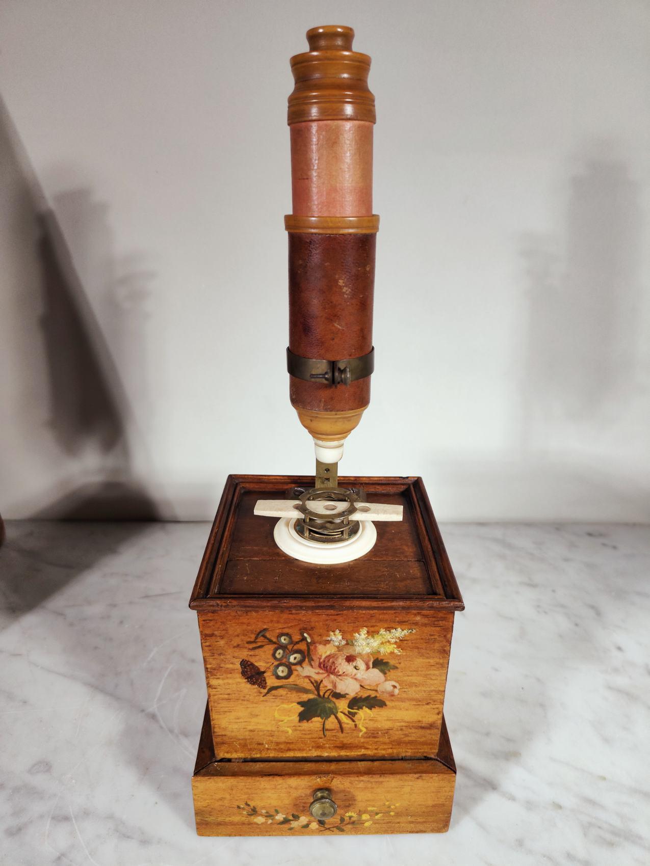 French XVIII TH box microscope for the privilege of the King For Sale 2