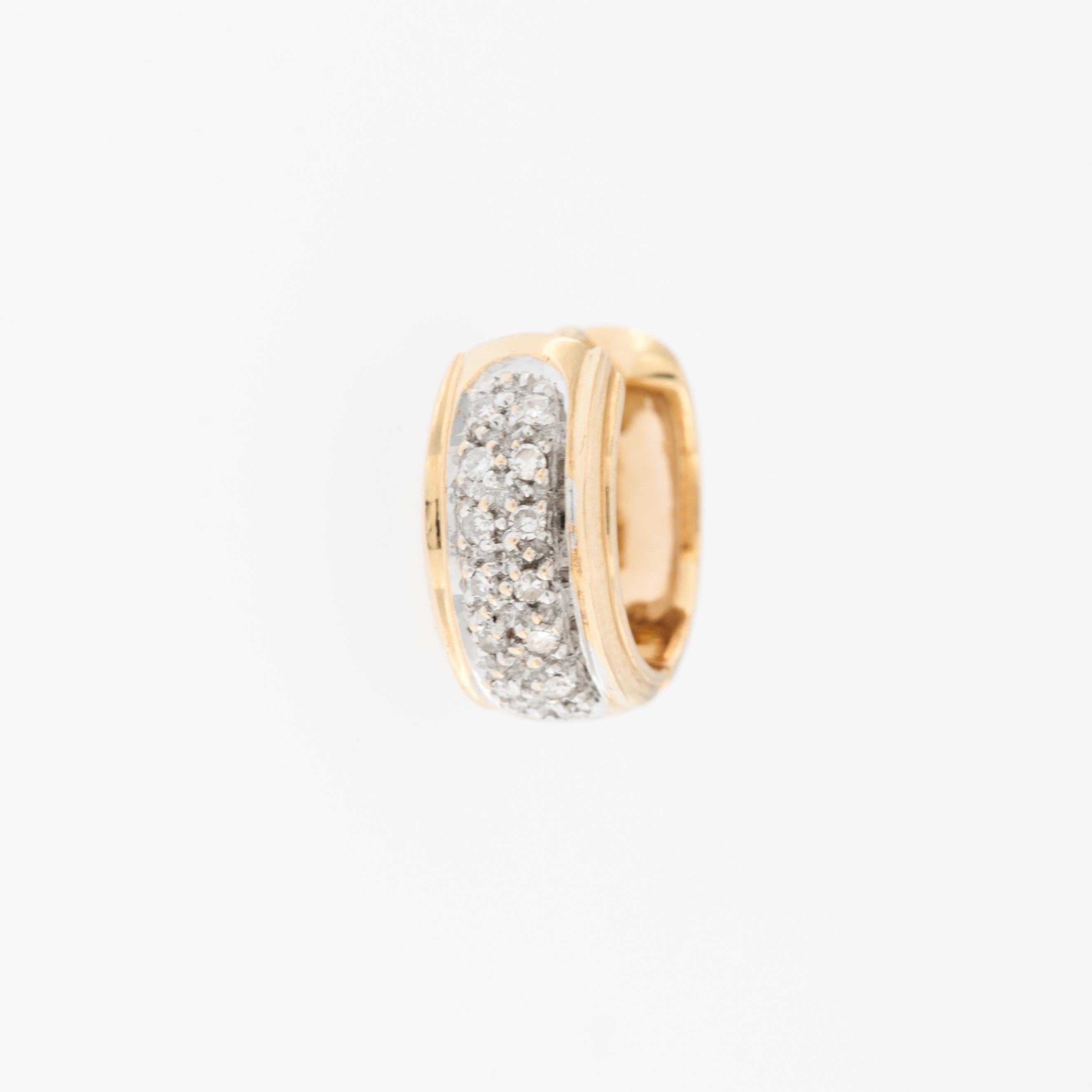 Taglio brillante Orecchini francesi in oro giallo e bianco con diamanti in vendita