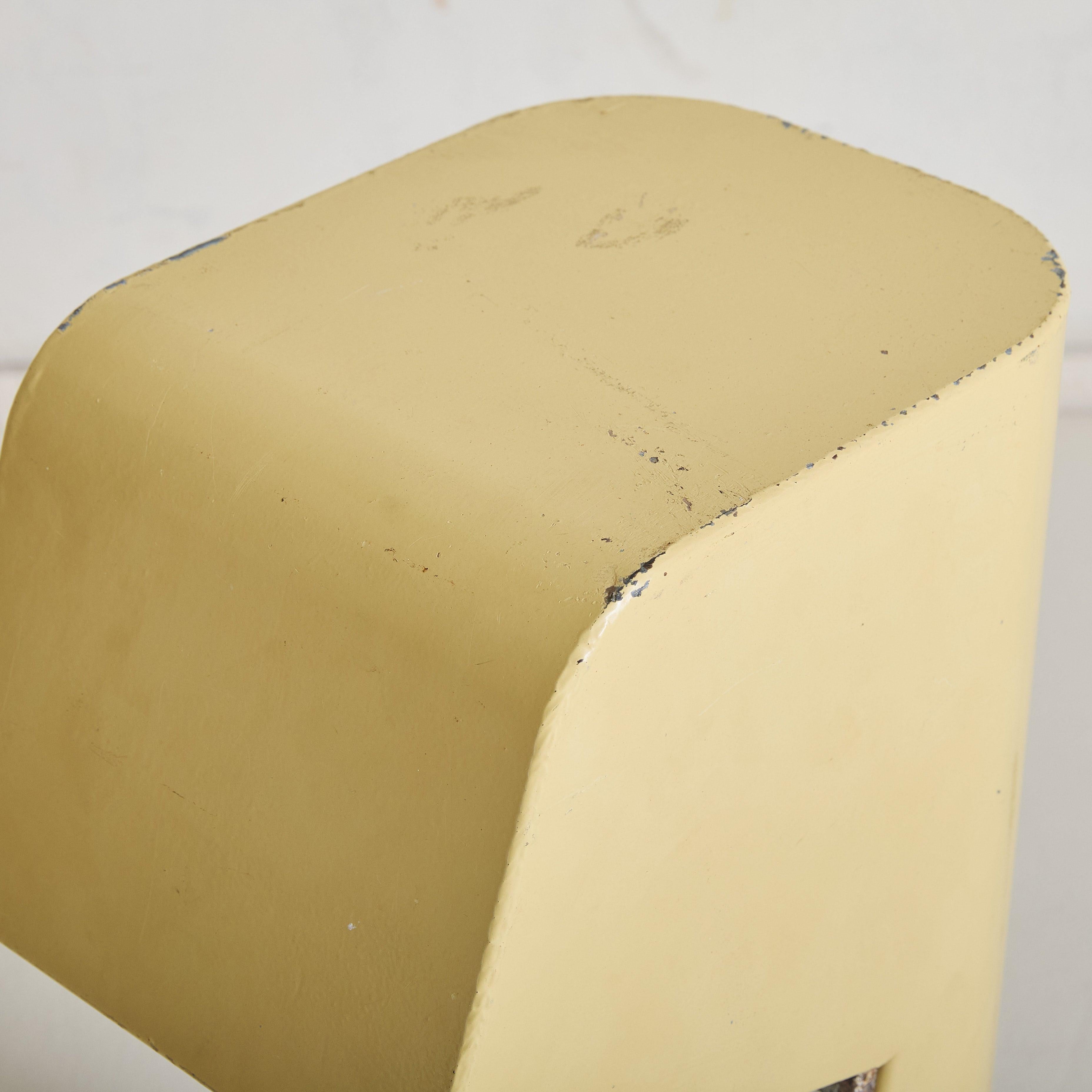 Französische gelbe Bollard-Lampe von Jean Balladur, 1969 (Metall) im Angebot