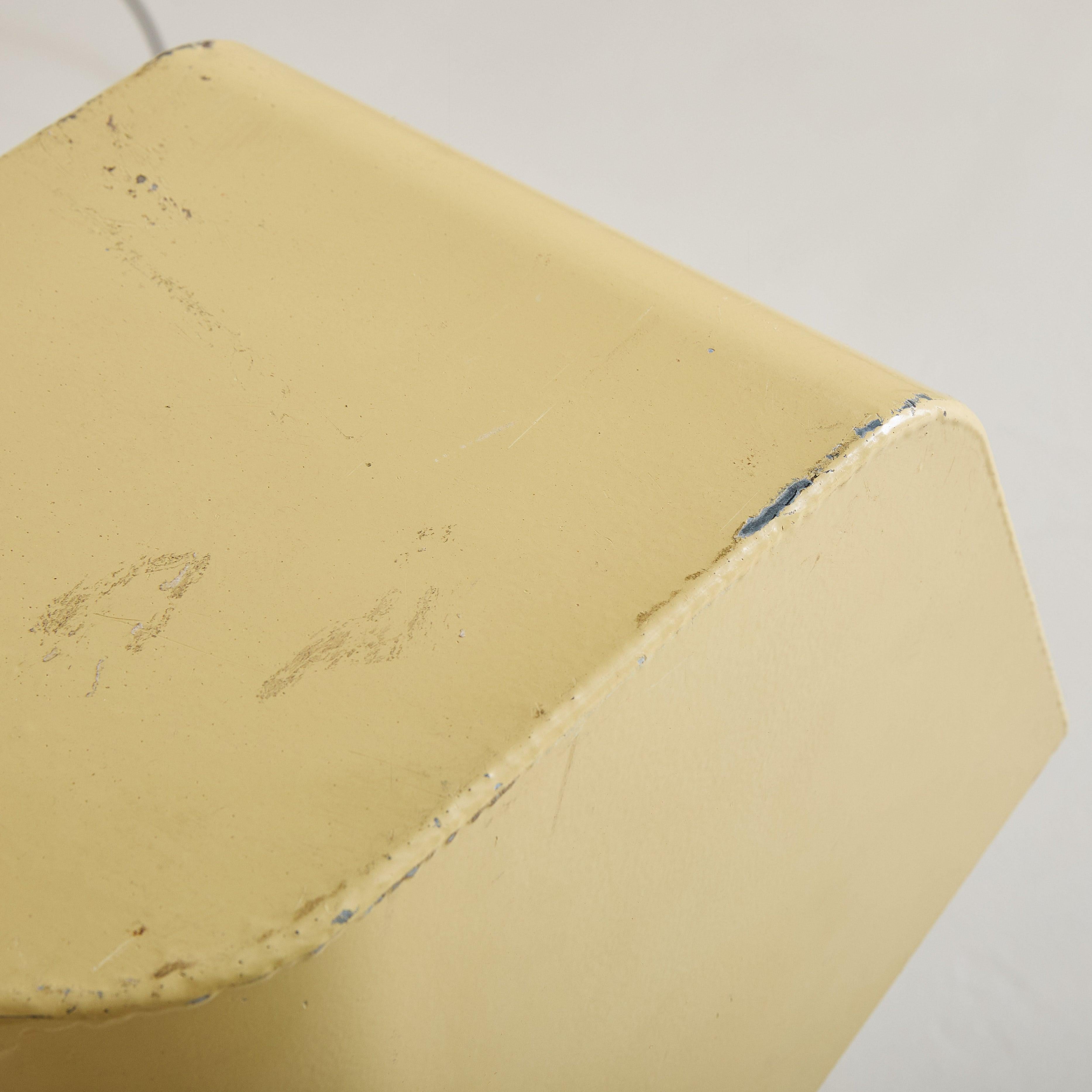 Französische gelbe Bollard-Lampe von Jean Balladur, 1969 im Angebot 1