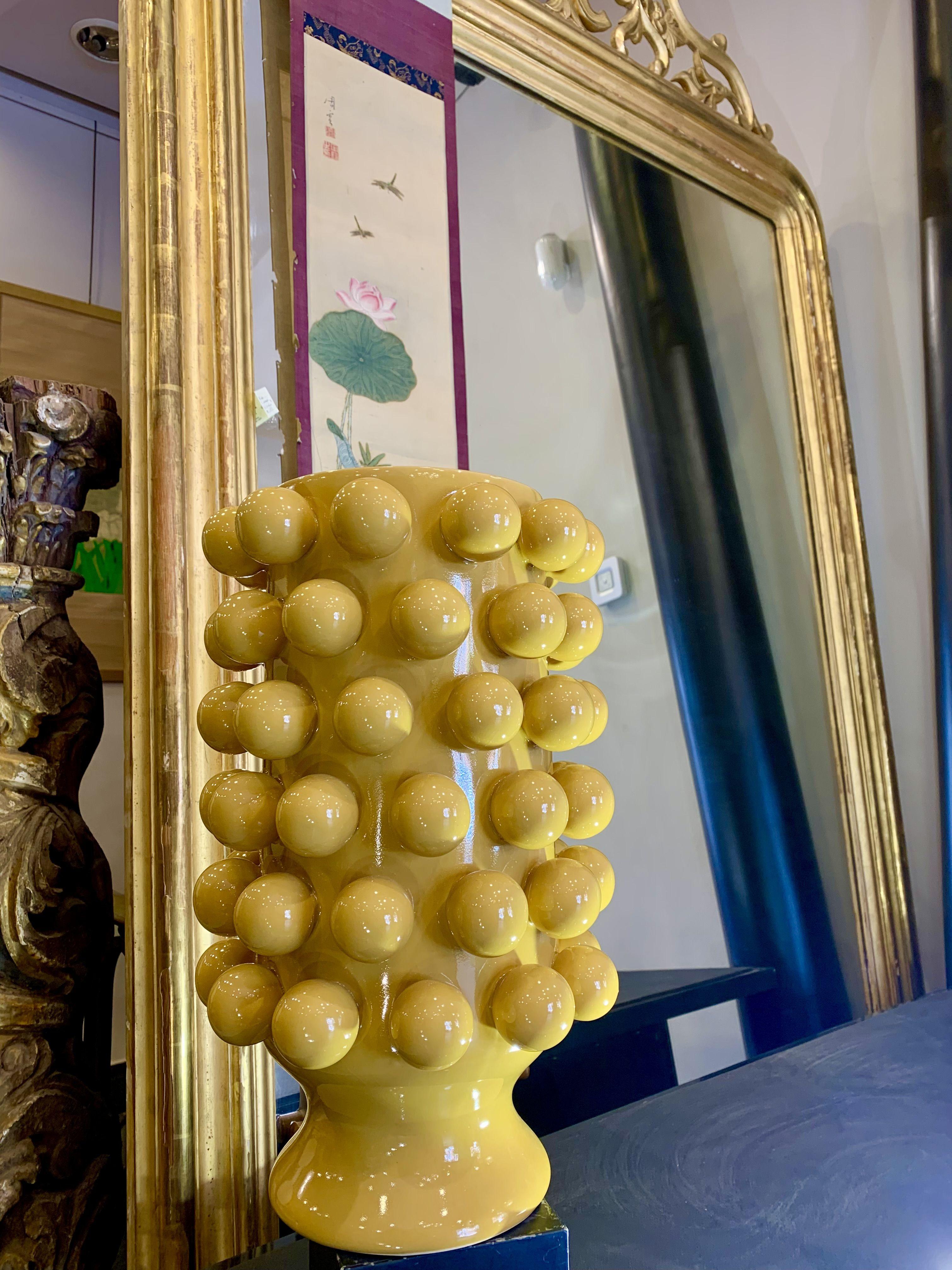 Vase en céramique jaune avec boules d'après Lalique 6