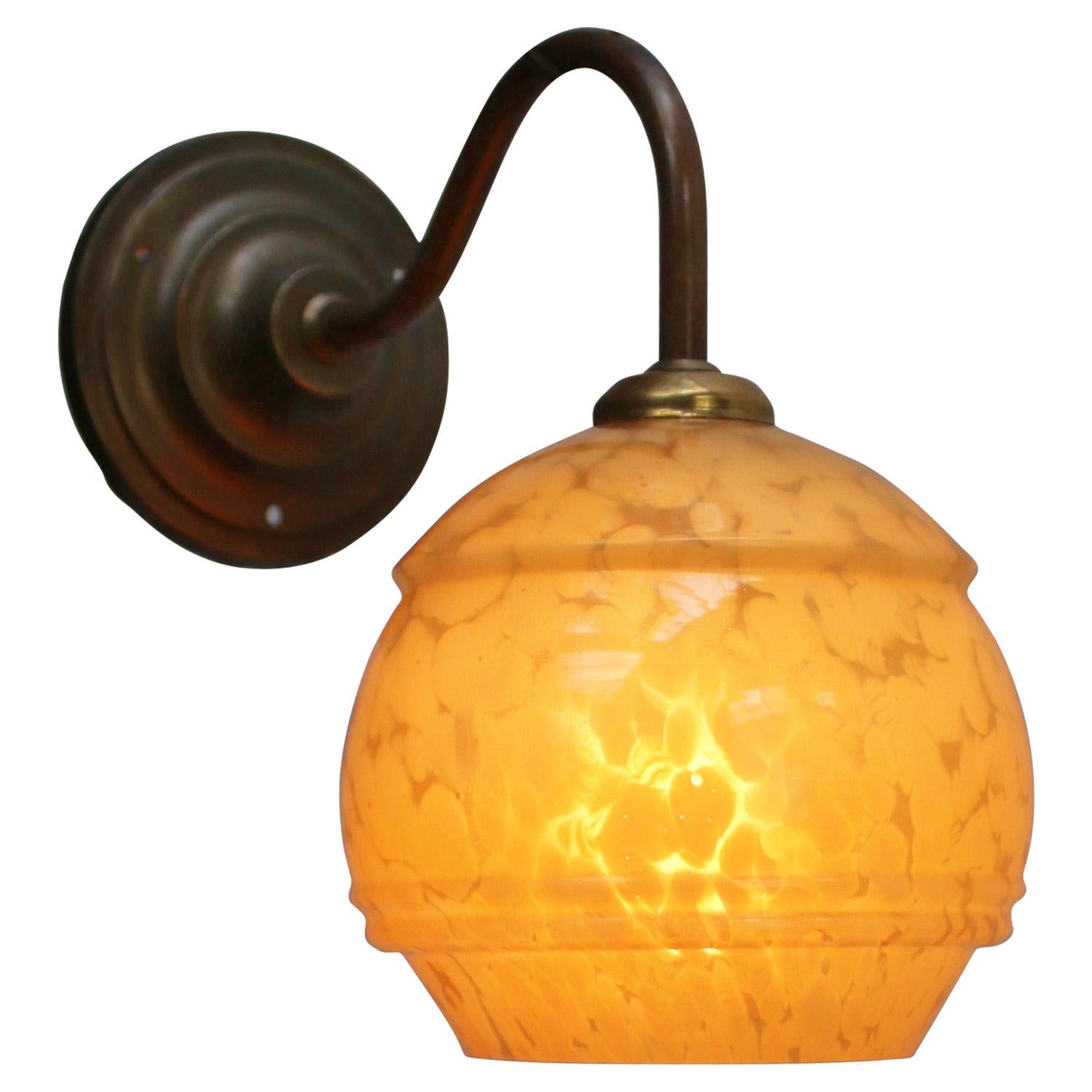 Industriel Appliques en laiton, verre Clichy, jaune, français en vente