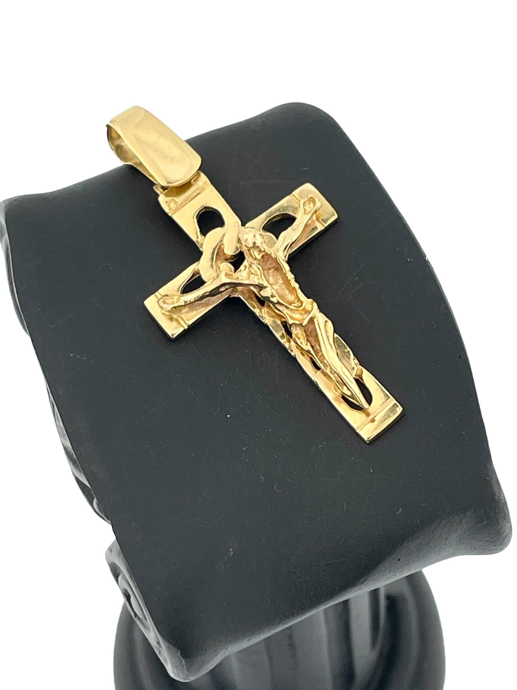 Artigiano Crocifisso francese in oro giallo con design a catena in vendita