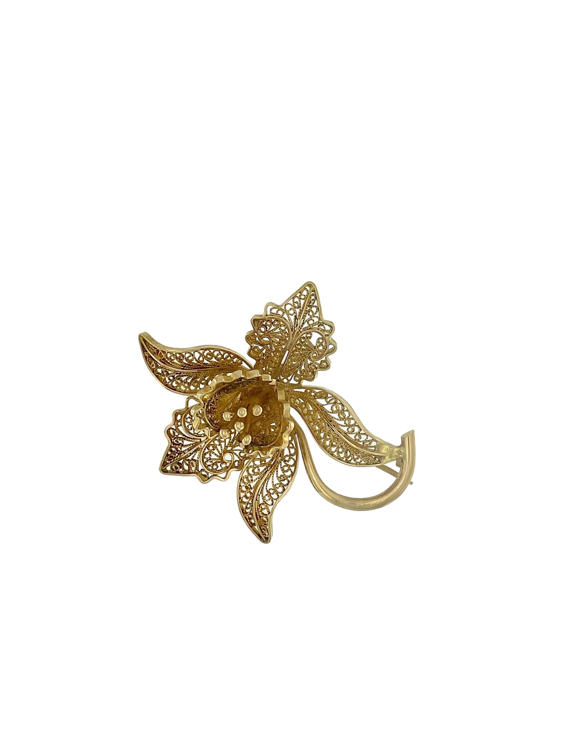 Retro French Yellow Gold Filigree Flower Brooche For Sale