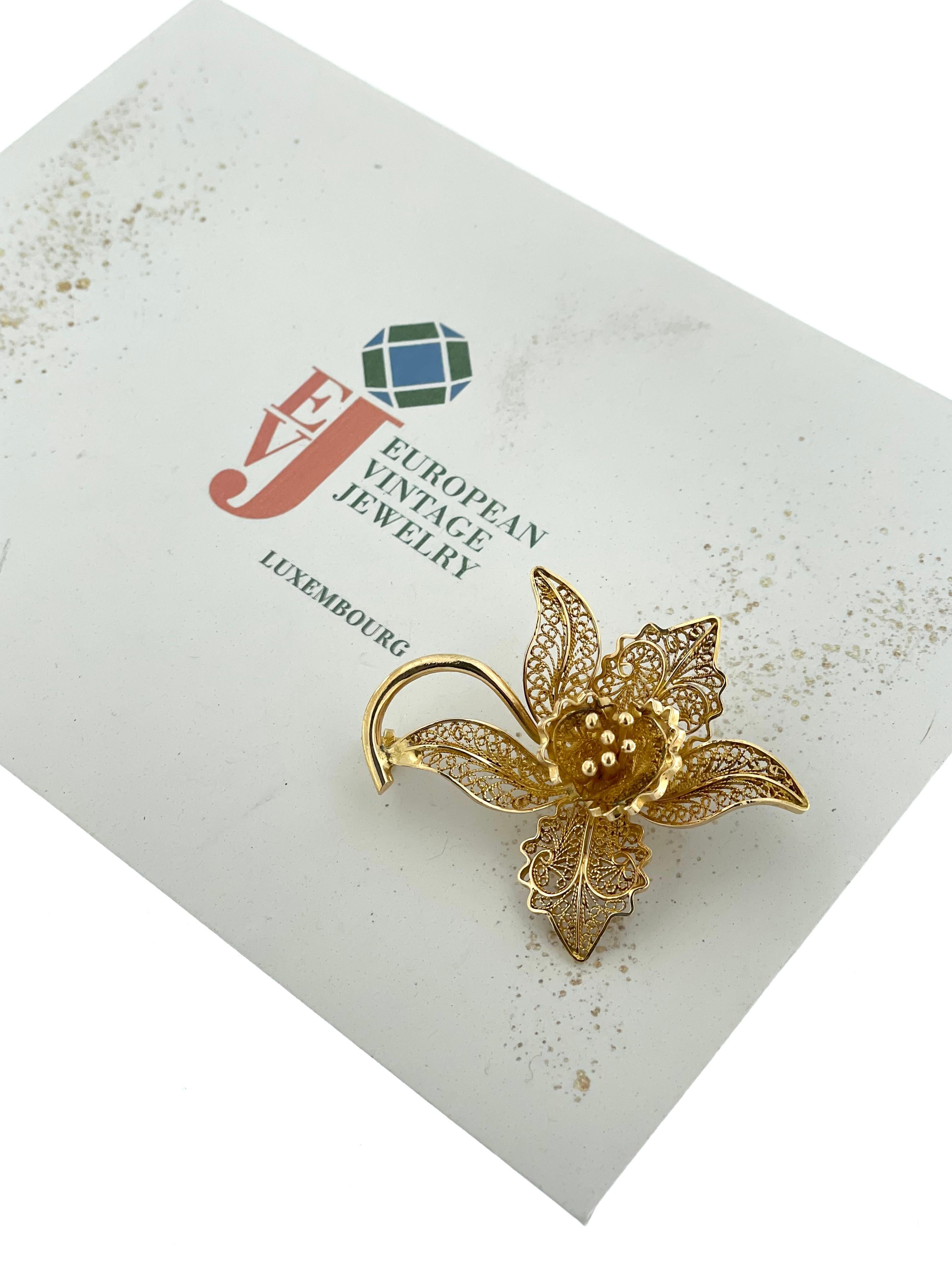 French Yellow Gold Filigree Flower Brooche For Sale 2