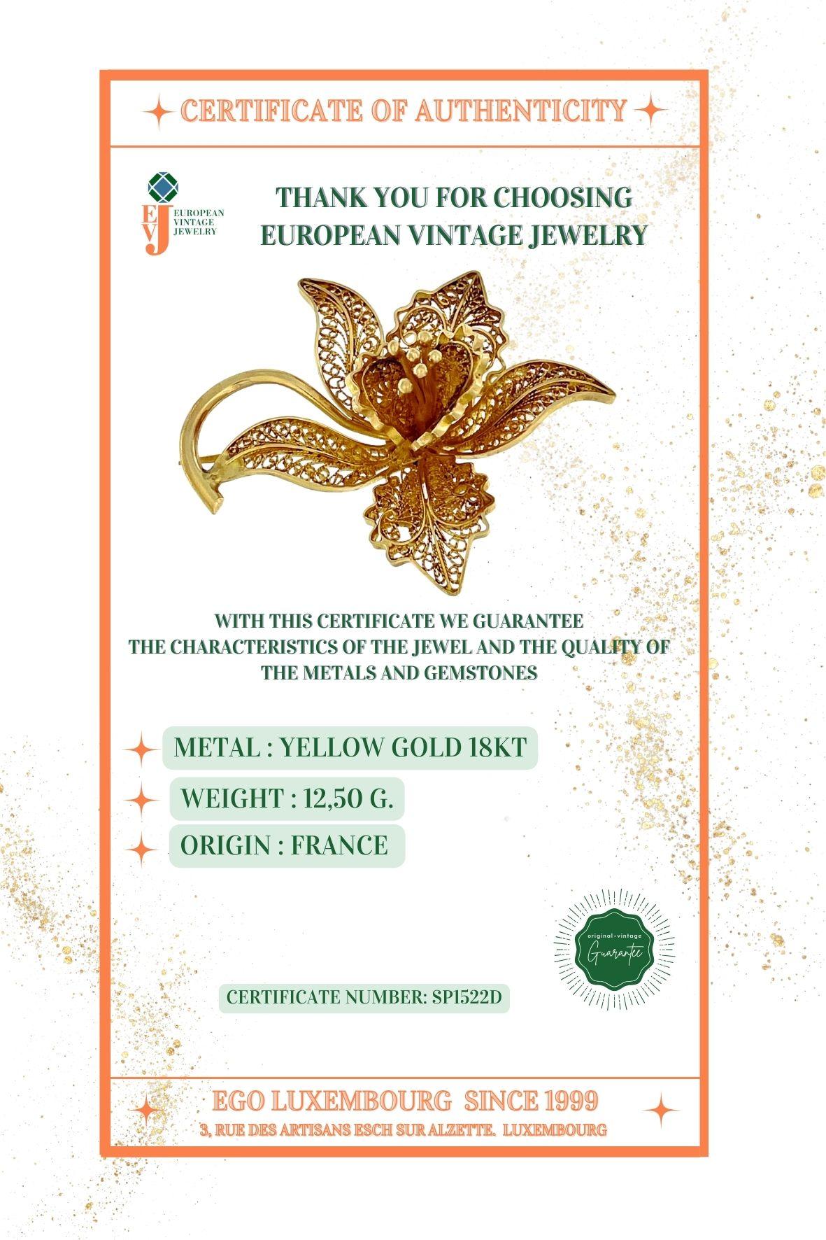 French Yellow Gold Filigree Flower Brooche For Sale 3