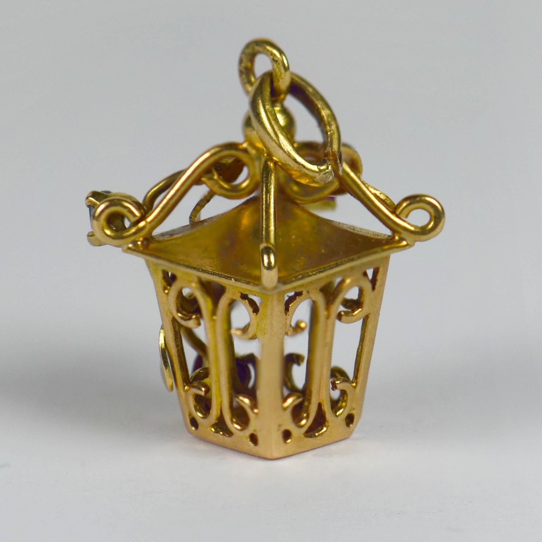 Pendentif breloque lanterne française en or jaune serti de pierres précieuses Pour femmes en vente