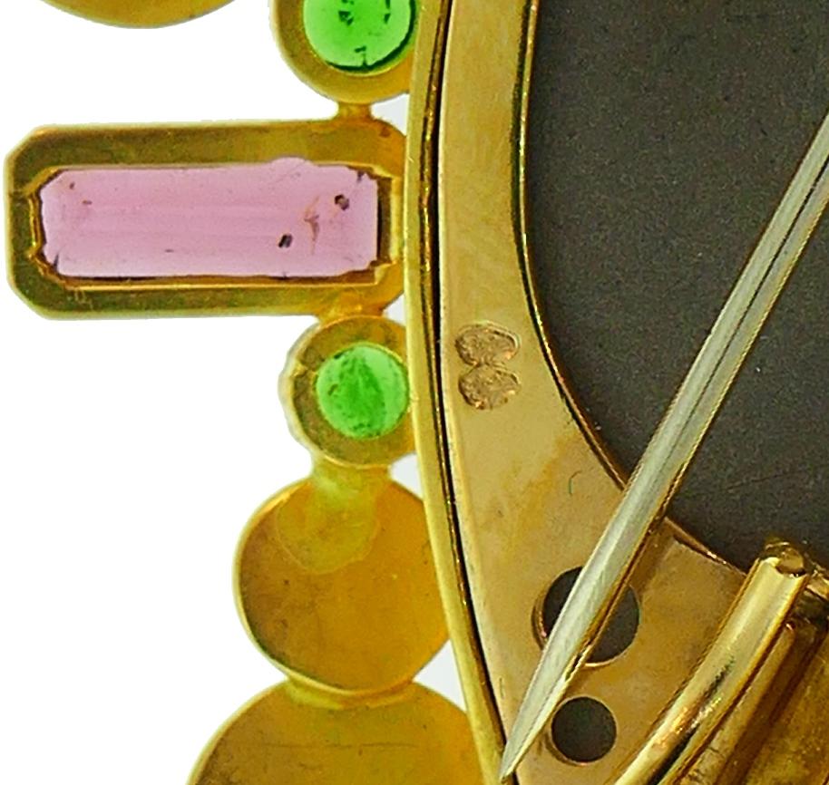 Französischer Gelbgold-Anhänger / Brosche Clip von Christine Escher mit Ammolite-Granat für Damen oder Herren