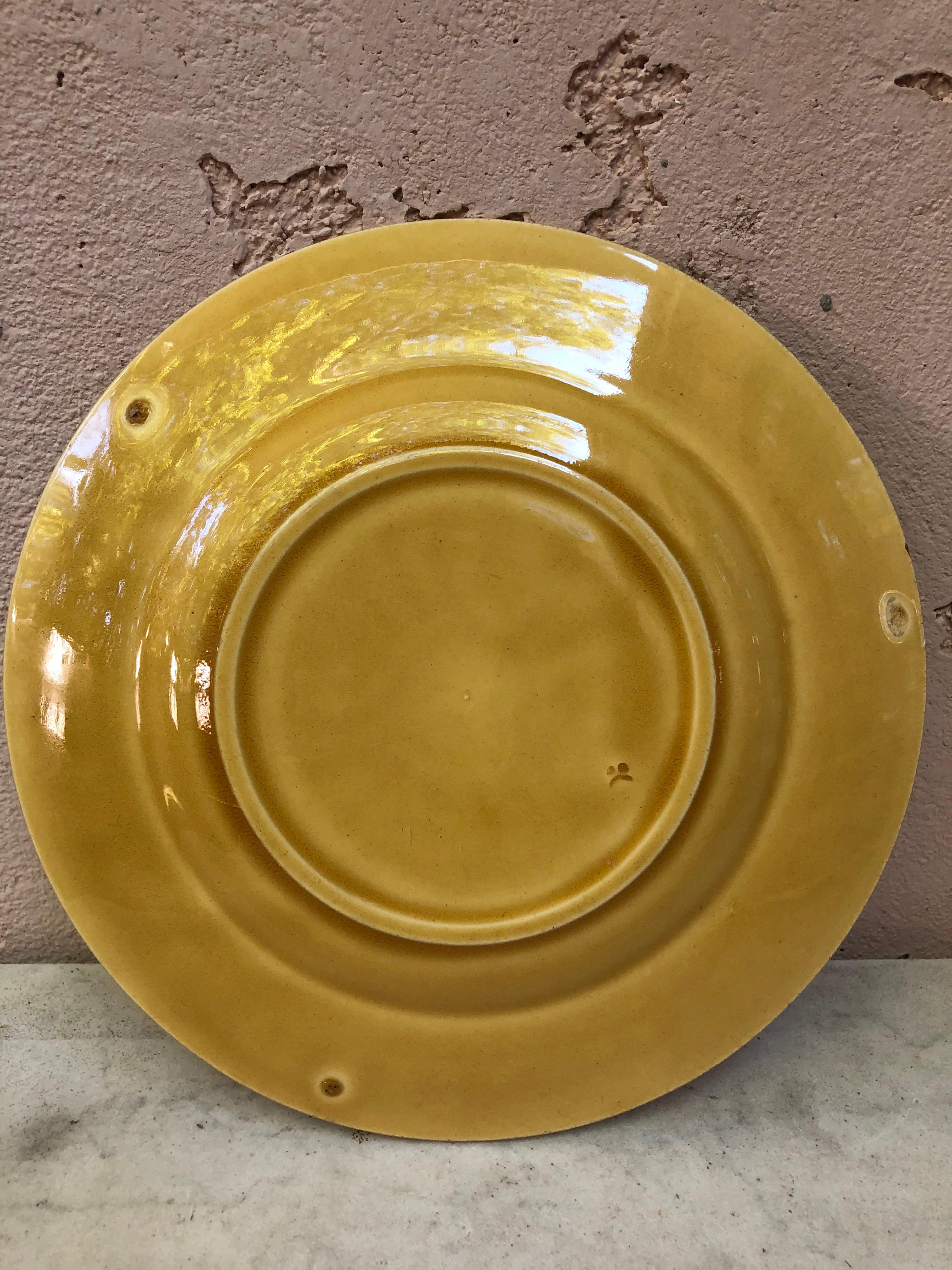 French Yellow Majolica Acanthus Plate, circa 1890 In Good Condition In Austin, TX