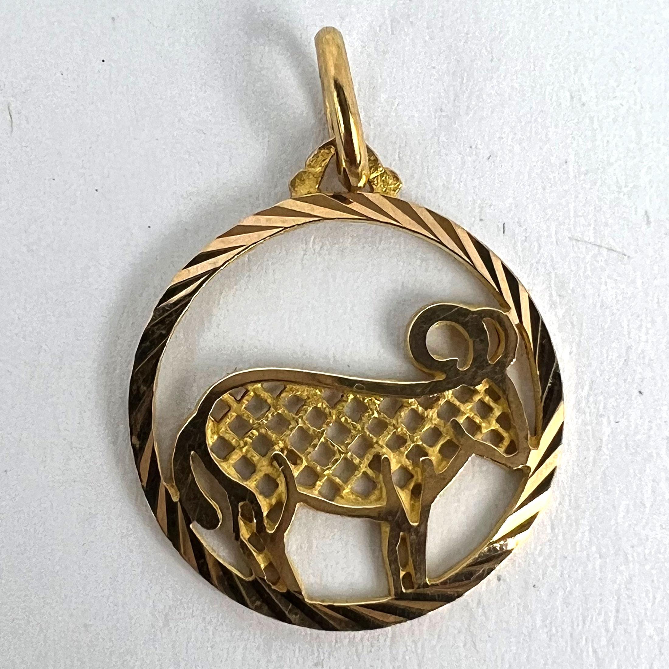 Pendentif à breloques en or jaune 18 carats Capricorne signe astrologique du Zodiac français en vente 7