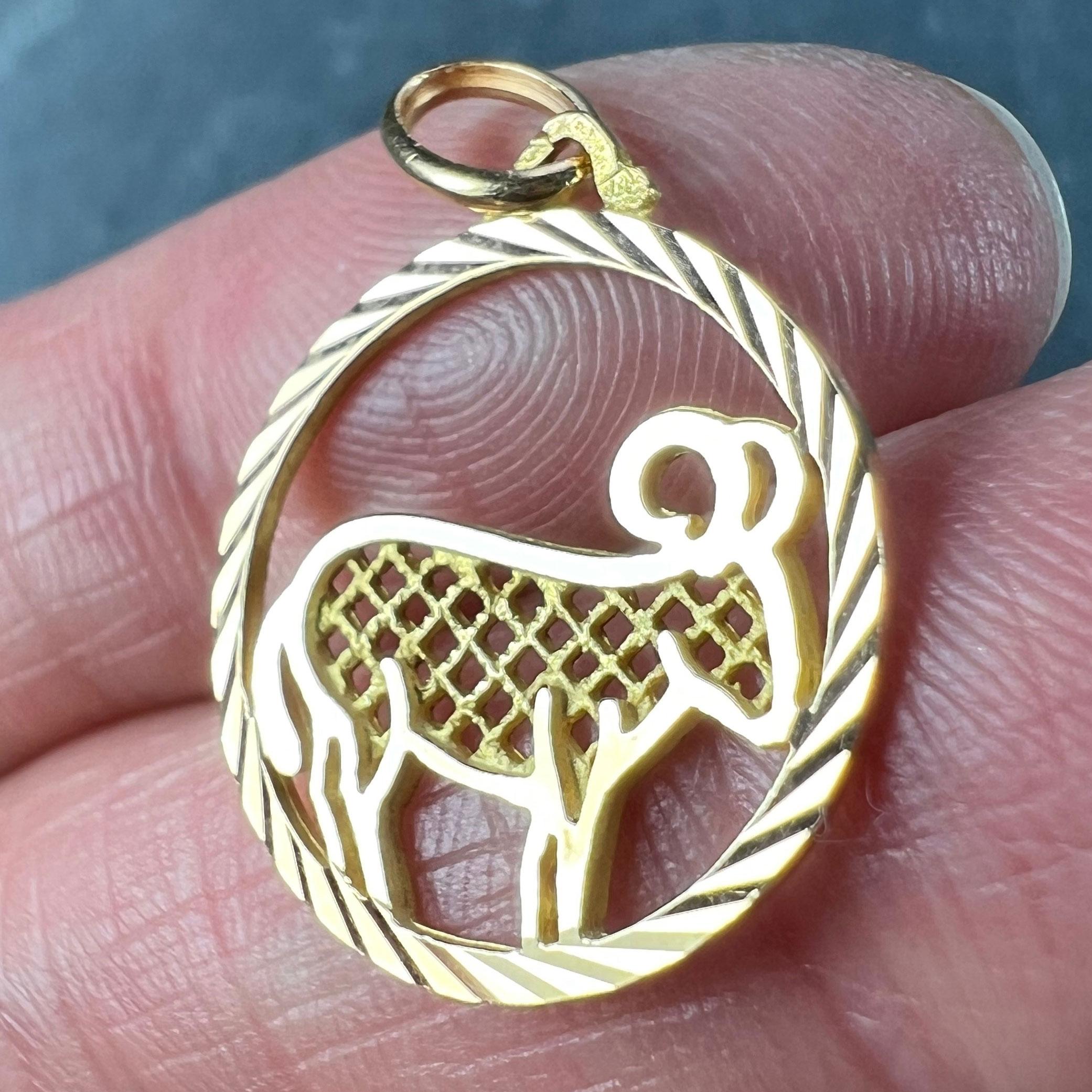 Pendentif à breloques en or jaune 18 carats Capricorne signe astrologique du Zodiac français en vente 2