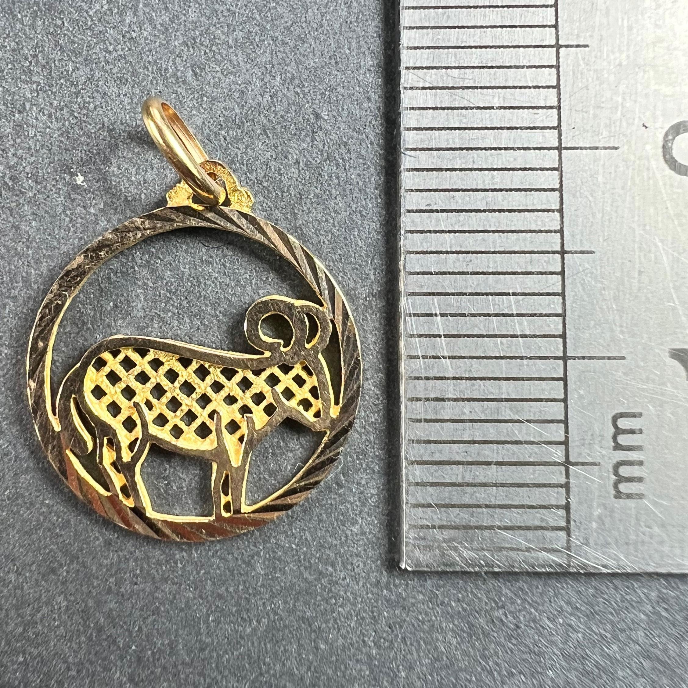 Pendentif à breloques en or jaune 18 carats Capricorne signe astrologique du Zodiac français en vente 5