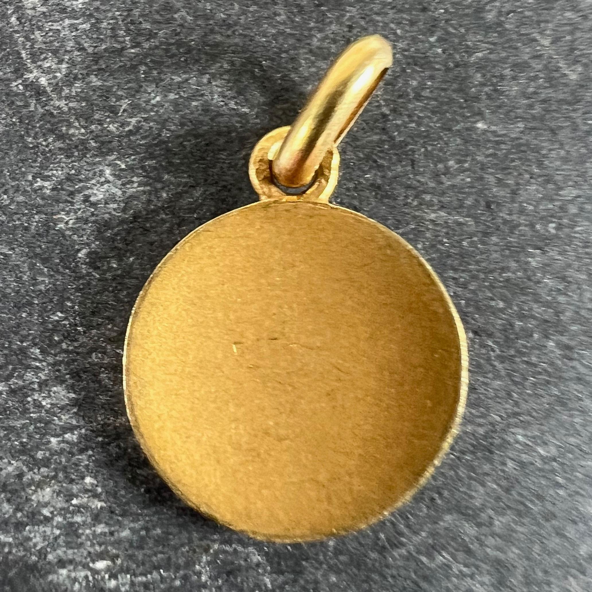 French Zodiac Gemini Starsign 18K Yellow Gold Charm Pendant In Good Condition For Sale In London, GB
