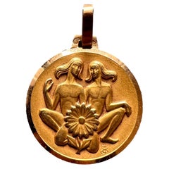 Vintage French Zodiac Gemini Starsign 18K Yellow Gold Charm Pendant