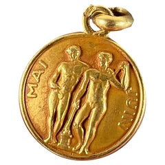 Vintage French Zodiac Gemini Starsign 18K Yellow Gold Charm Pendant