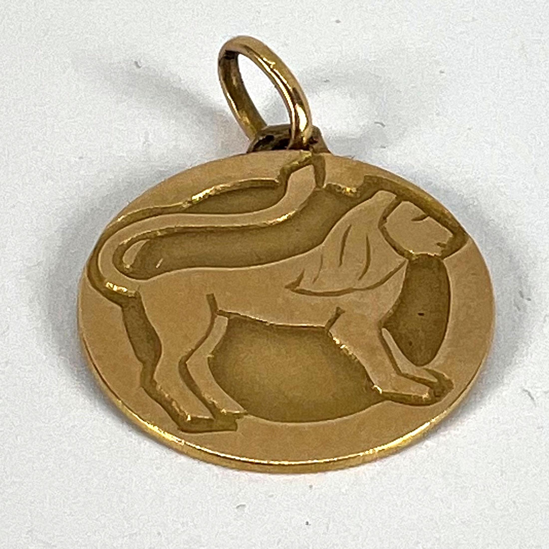 Ciondolo a forma di medaglia con charme in oro giallo 18 carati con il segno zodiacale del Leone in vendita 9