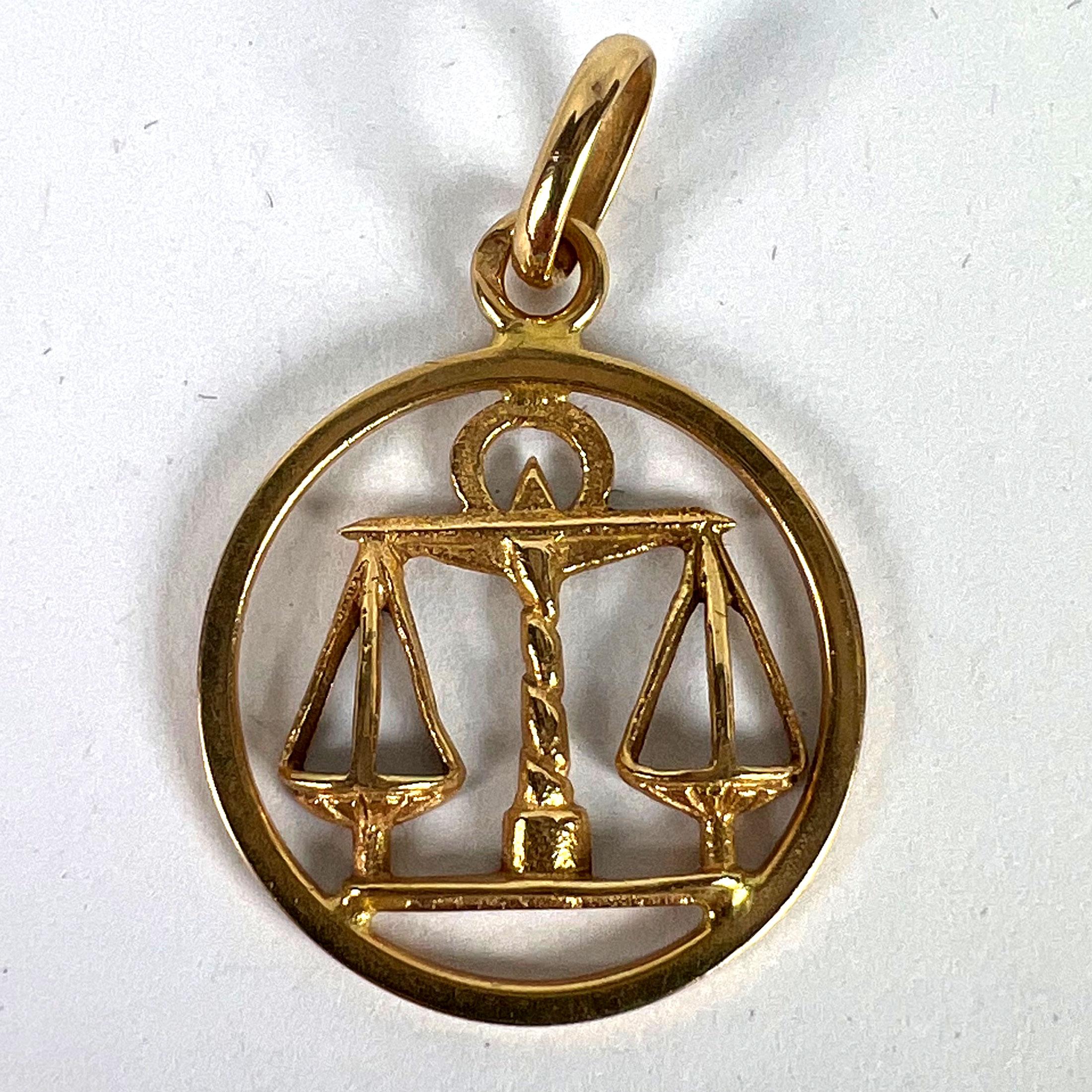 Ciondolo Charm in oro giallo 18 carati con segno zodiacale francese della Bilancia in vendita 7