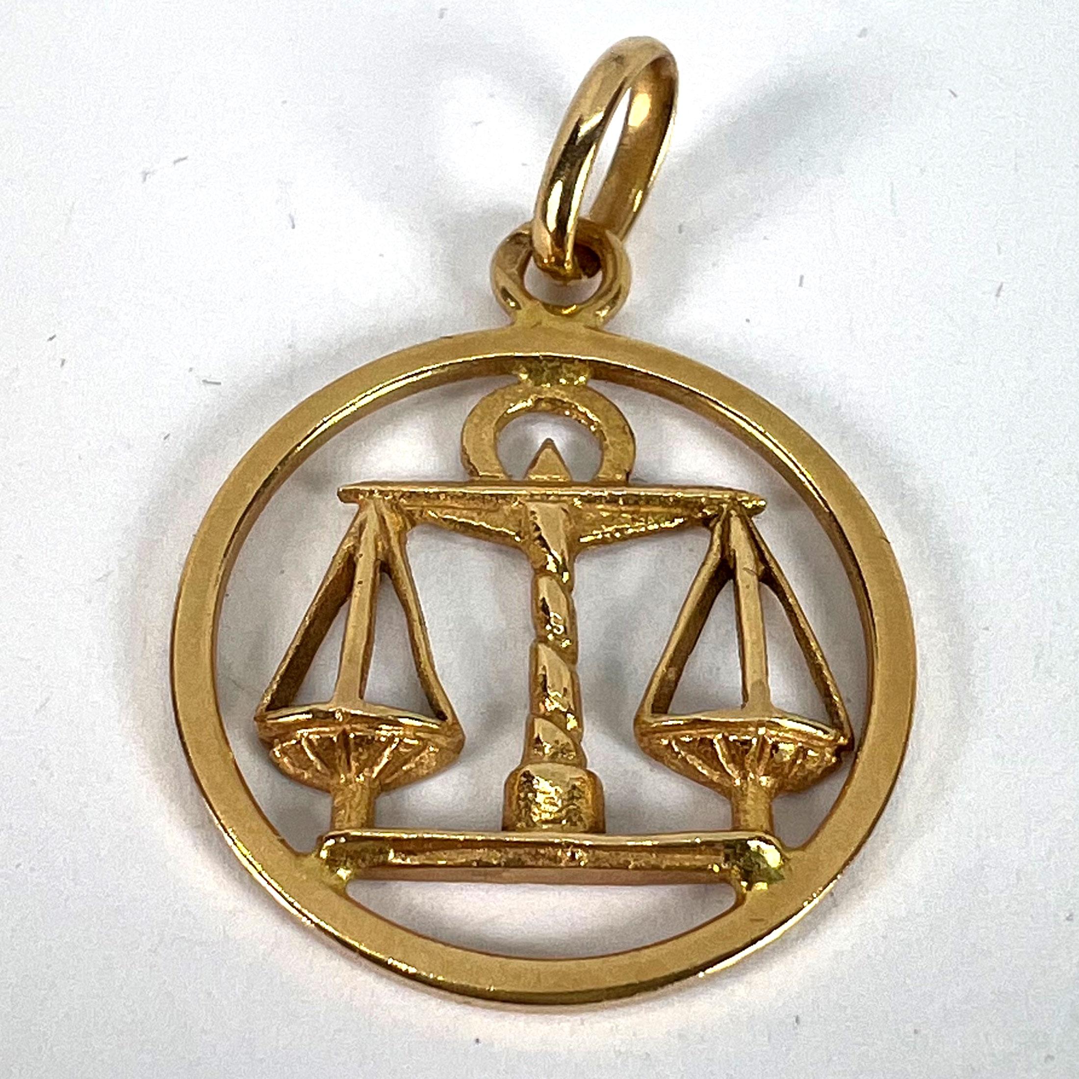 Ciondolo Charm in oro giallo 18 carati con segno zodiacale francese della Bilancia in vendita 8
