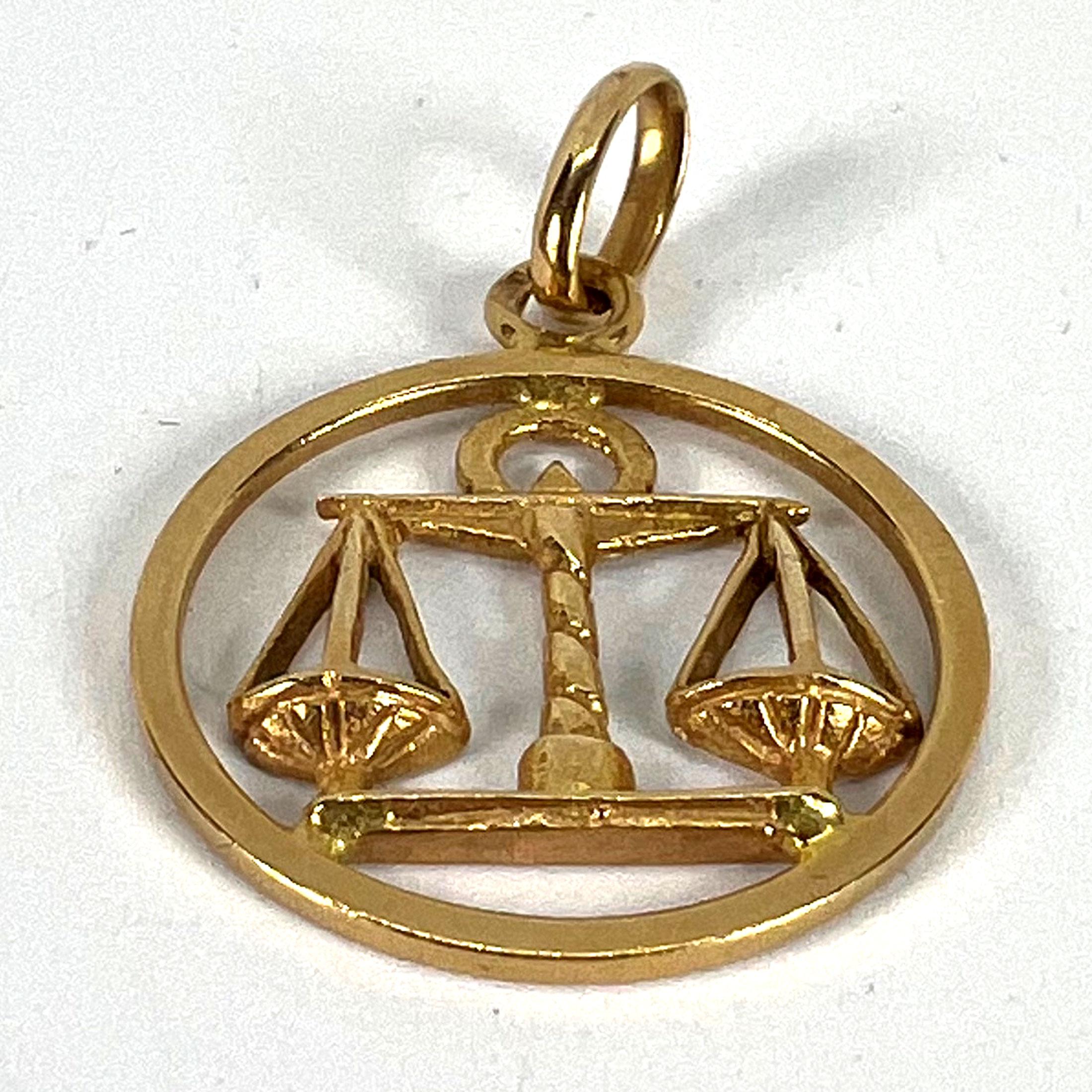 Ciondolo Charm in oro giallo 18 carati con segno zodiacale francese della Bilancia in vendita 9