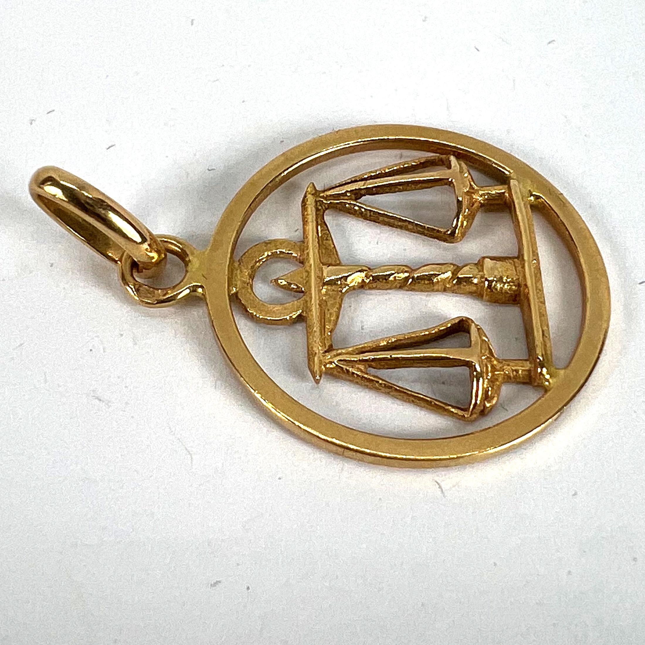 Ciondolo Charm in oro giallo 18 carati con segno zodiacale francese della Bilancia in vendita 10