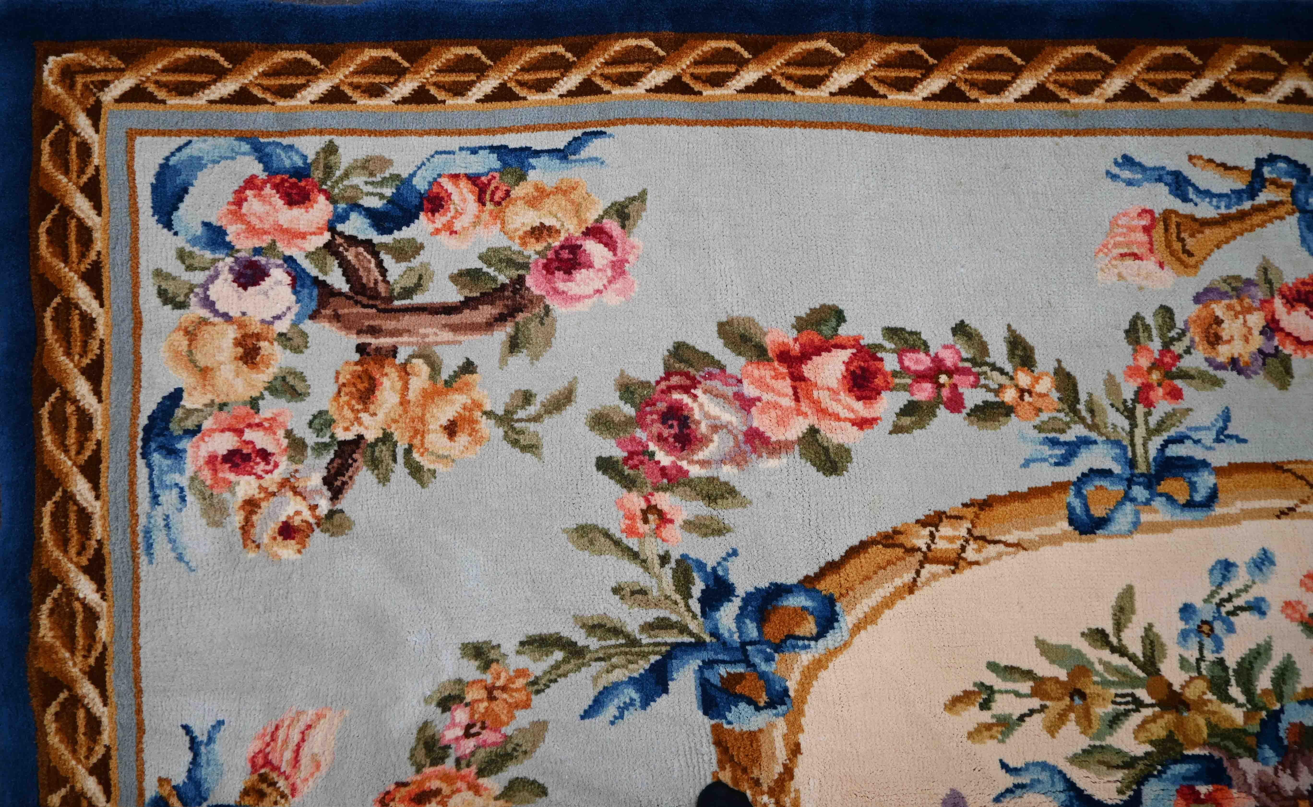 Tapis de la manufacture de la Savonnerie, 20e siècle, circa 1940 - 353x217 Cm - No. 1588
Artistics : Manufacture De La Savonnerie
Période : 20ème siècle
Condit : Condit : Parfait état
MATERIAL : Laine
Longueur : 217 cm
Largeur : 353 cm
Profondeur :