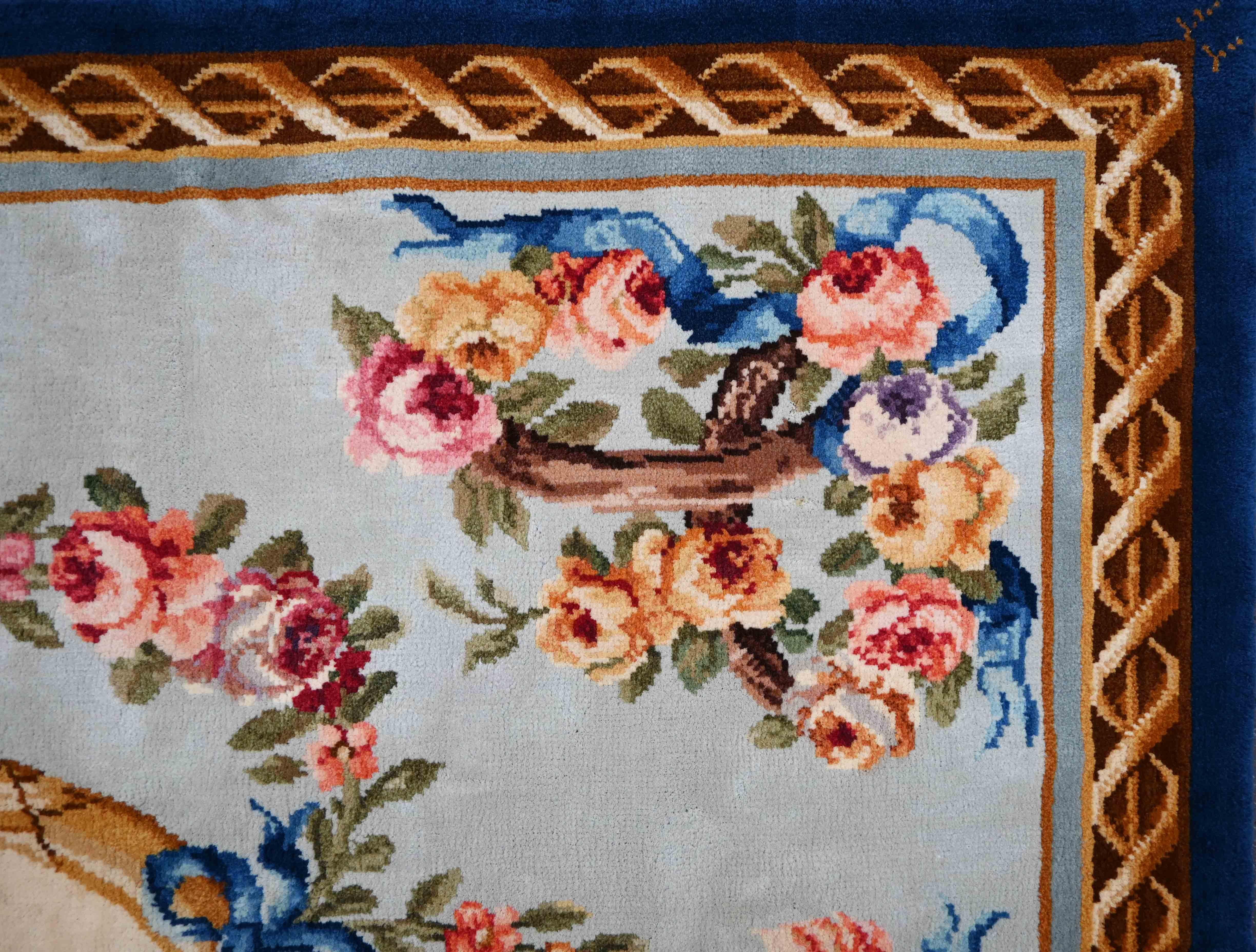 Tapis français ancien de la manufacture de la Savonnerie Circa 1940 - No. 1588 Excellent état - En vente à Paris, FR