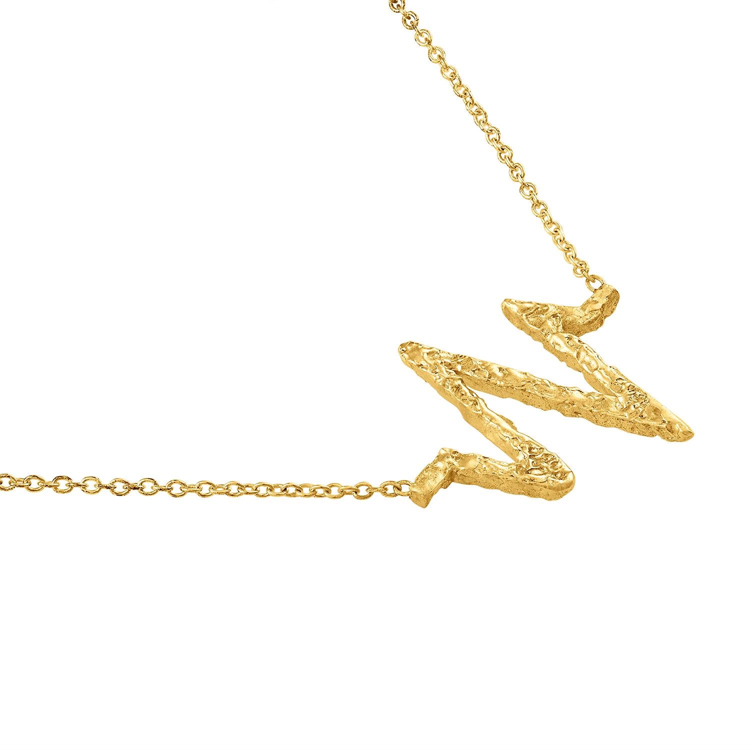 Lassen Sie sich vom Rhythmus des Universums mit dieser exquisiten Halskette aus 22-karätigem Gold mit dem fesselnden Frequenzsymbol inspirieren. Dieser zarte Anhänger, der mit der Wärme des reinen Goldes schimmert, ist eine ständige Erinnerung