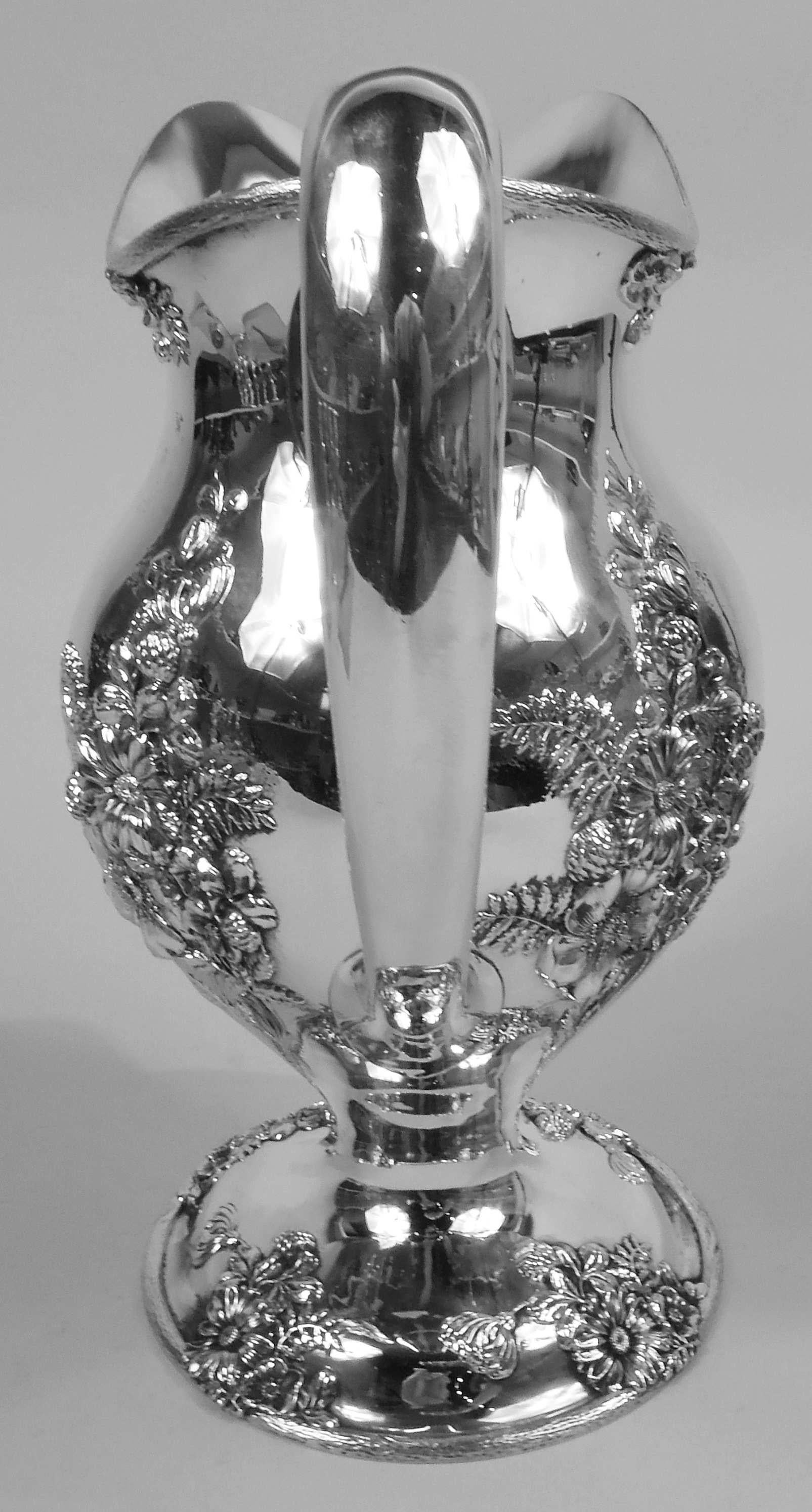 Fresh and Pretty American Art Nouveau Sterling Silver Water Pitcher In Good Condition For Sale In New York, NY