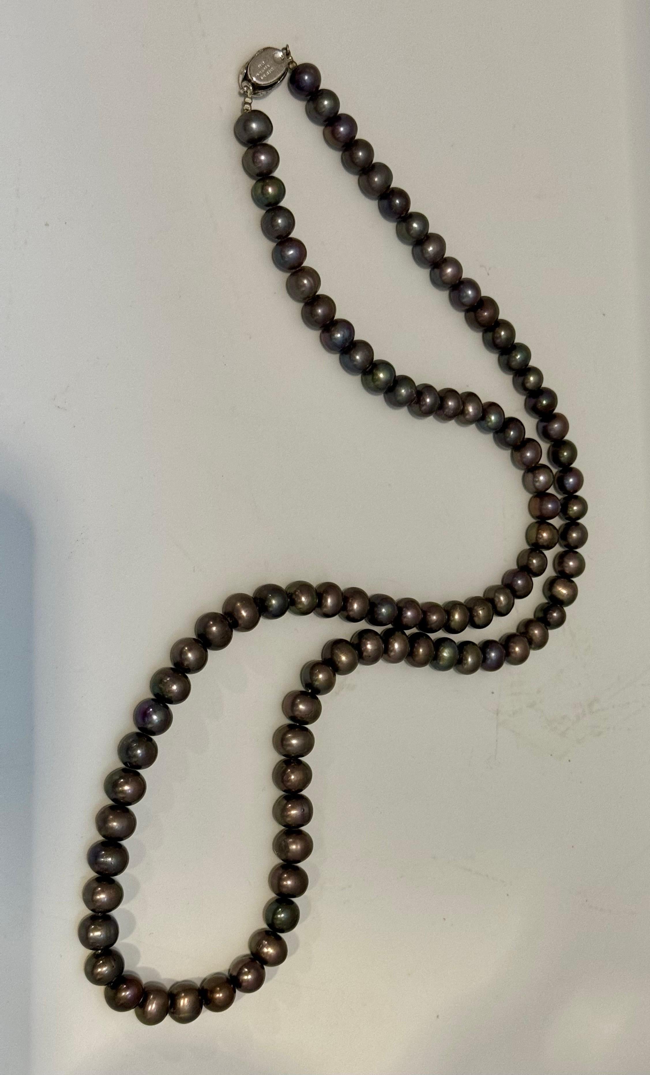 Collana a filo singolo di perle fresche d'acqua grigie/nere, lunghezza Opera, chiusura in argento
Collana a filo singolo di perle nere fresche d'acqua, lunghezza Opera  32 