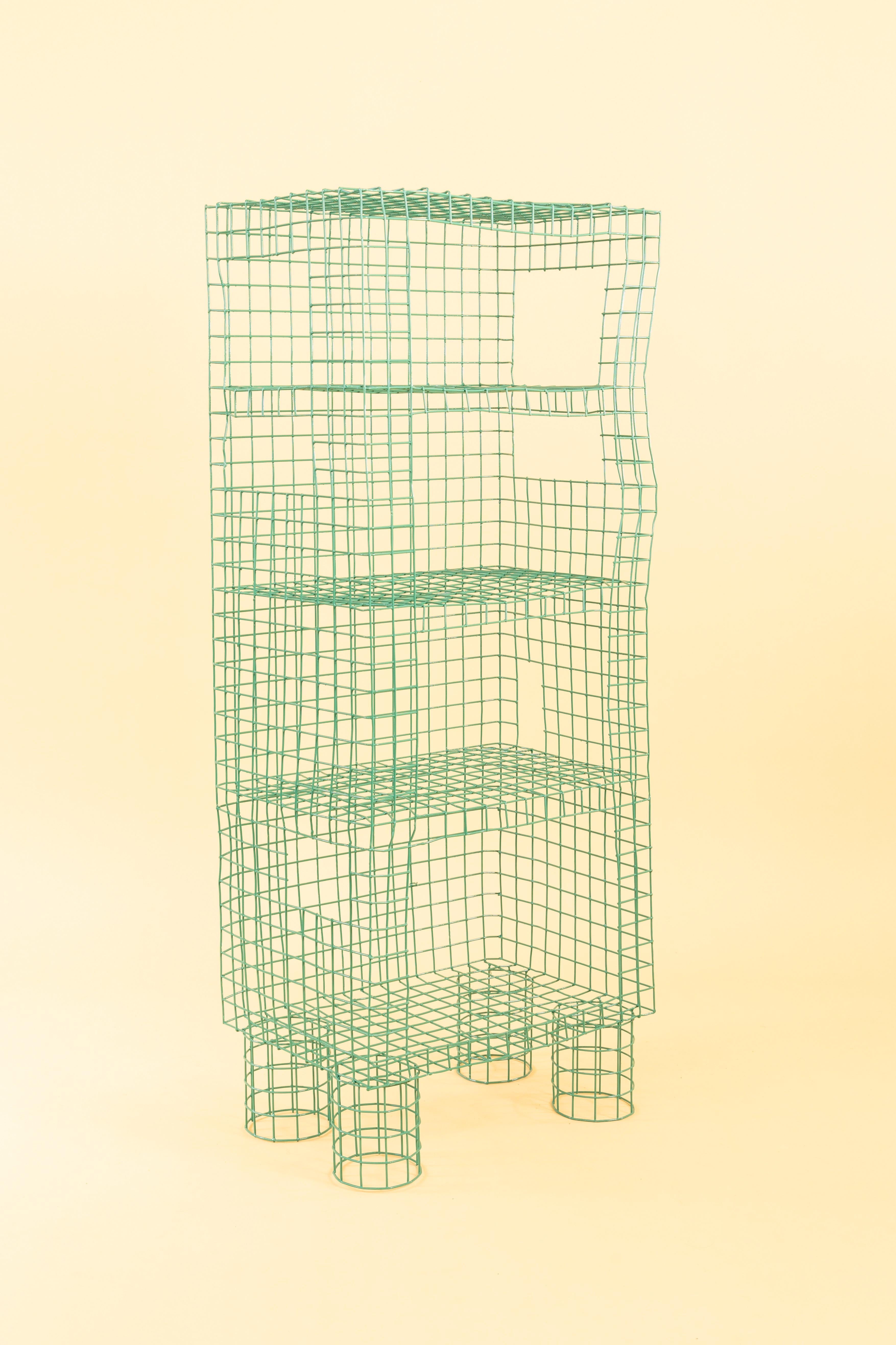 Meuble Fresh Catch Cabinet II de Lauren Goodman
Dimensions : D 33 x L 55,8 x H 139,7 cm. 
MATERIAL : Cage à homard récupérée et recouverte d'un revêtement en poudre.

Disponible en vert cocon, bleu troll, vermillon et rouge vin.

La famille Fresh
