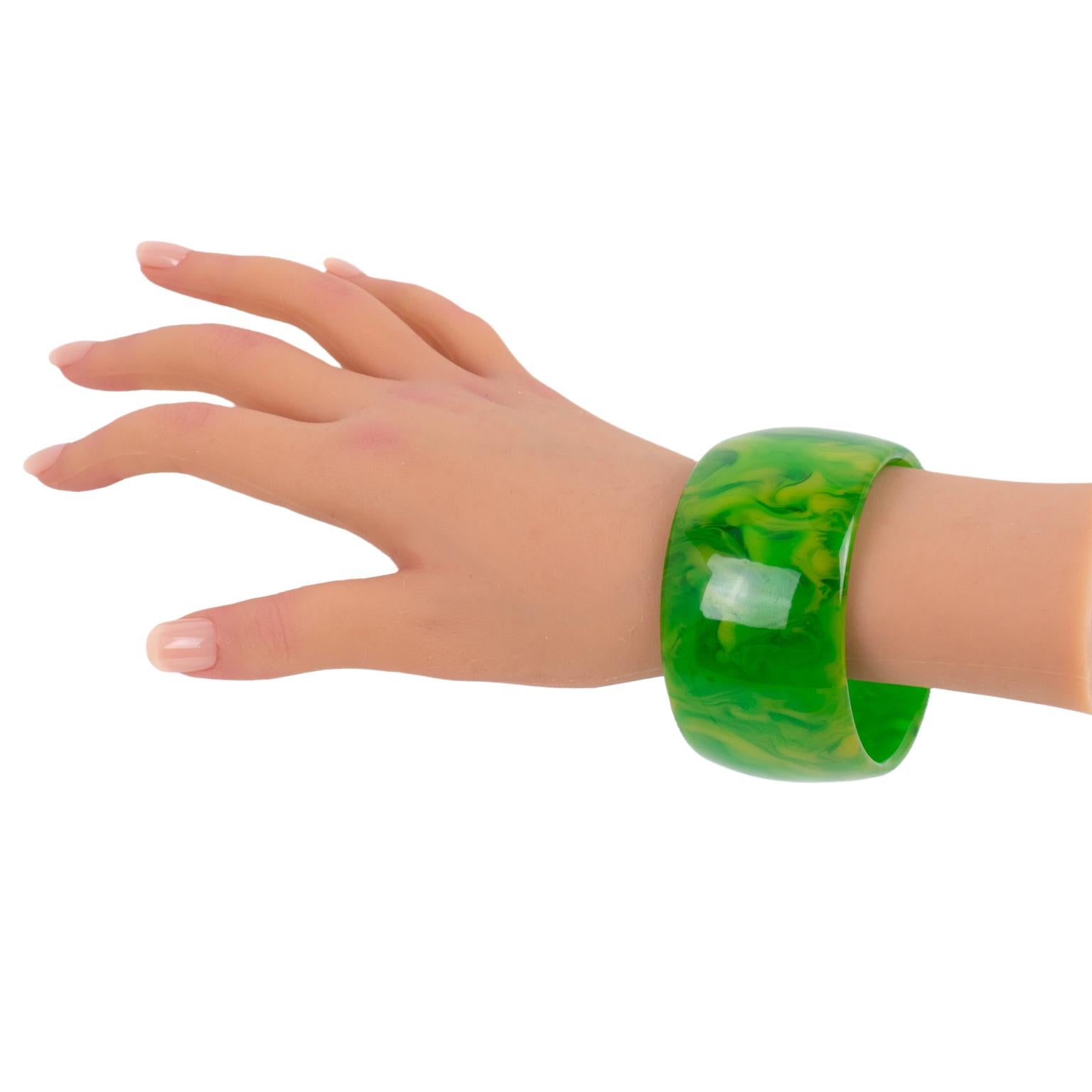 Bracciale in bachelite con marmo di erba fresca in vendita 3