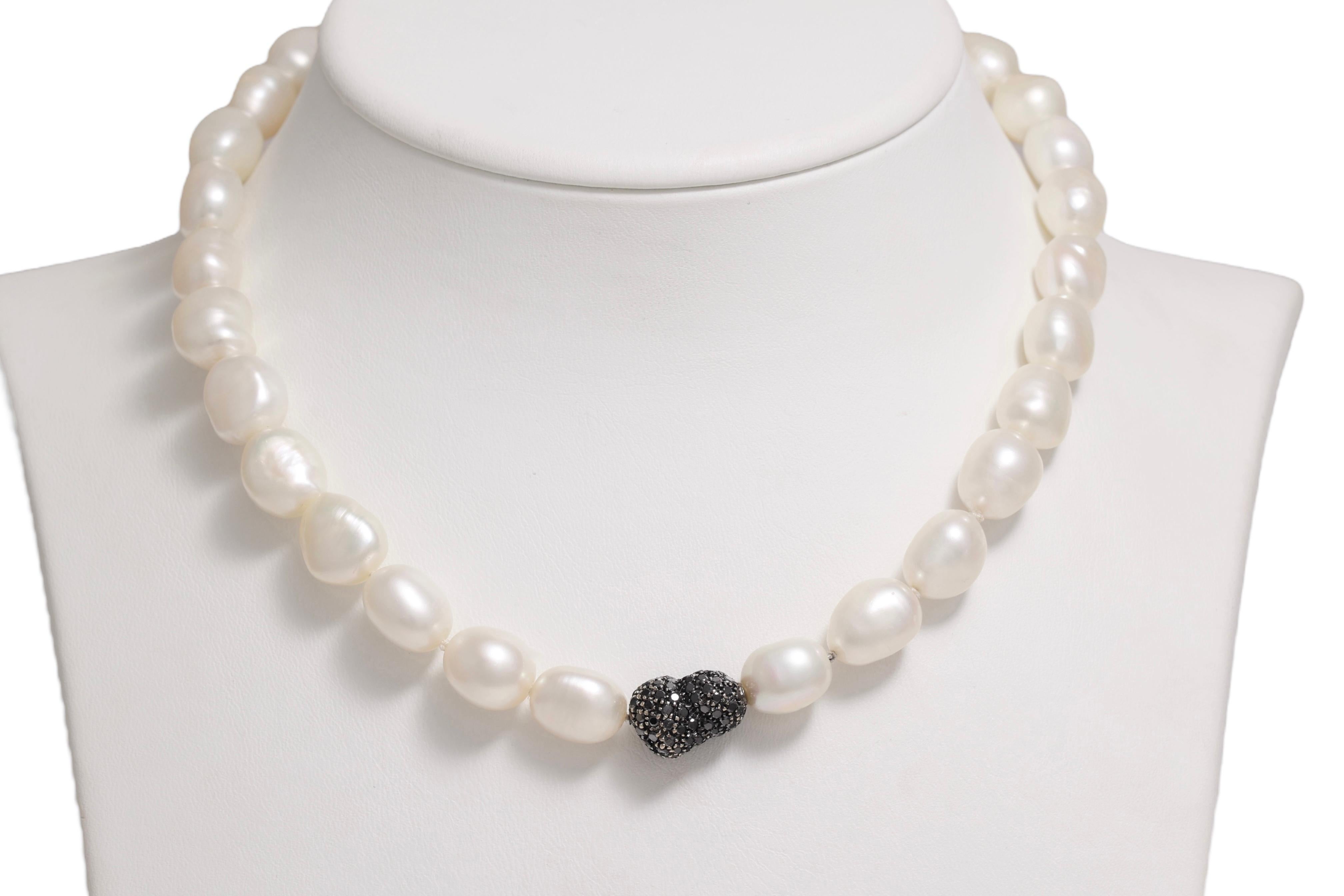 Brilliant Cut Fresh Water Baroque Pearl Necklace With Gold Lock Set With 1.5ct Black Diamonds For Sale