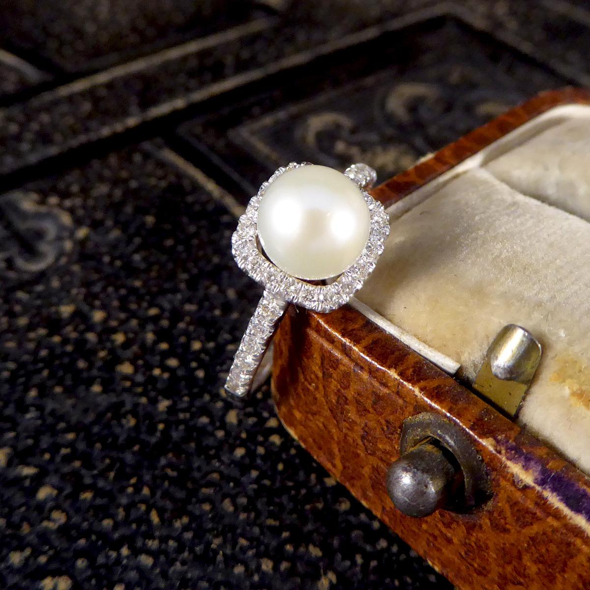 Quadratischer Halo-Ring aus Weißgold mit Süßwasserzuchtperle und Diamant im Angebot 2