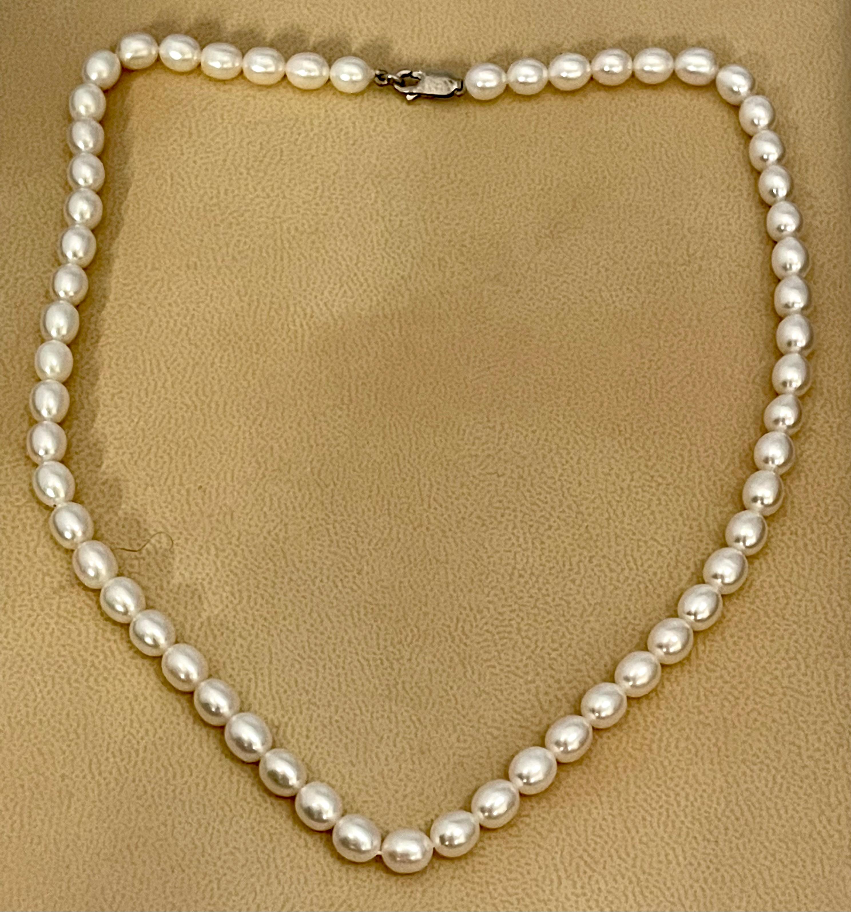 elongated pearl necklace