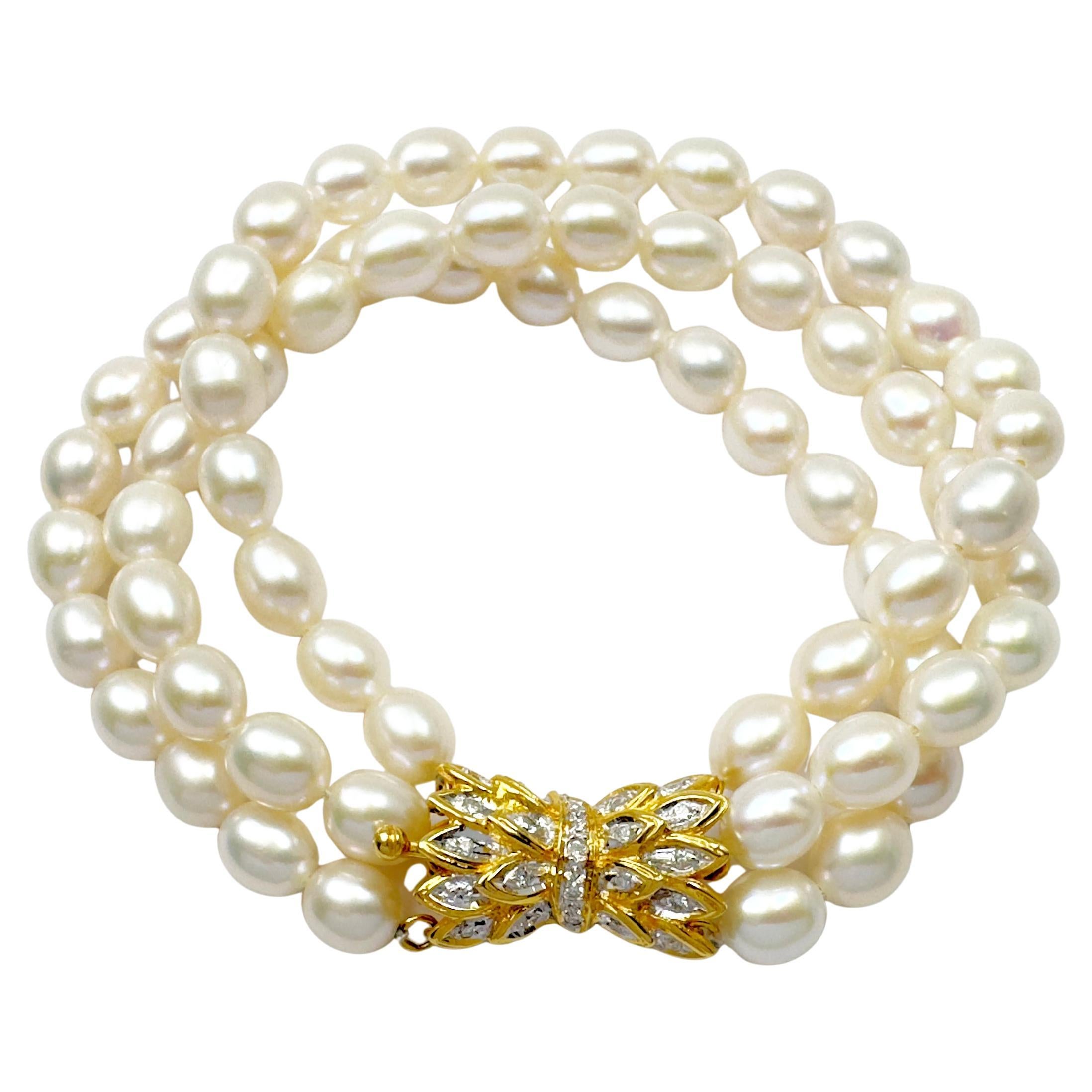Pulsera de perlas de agua dulce y diamantes engastada en oro de 18 quilates