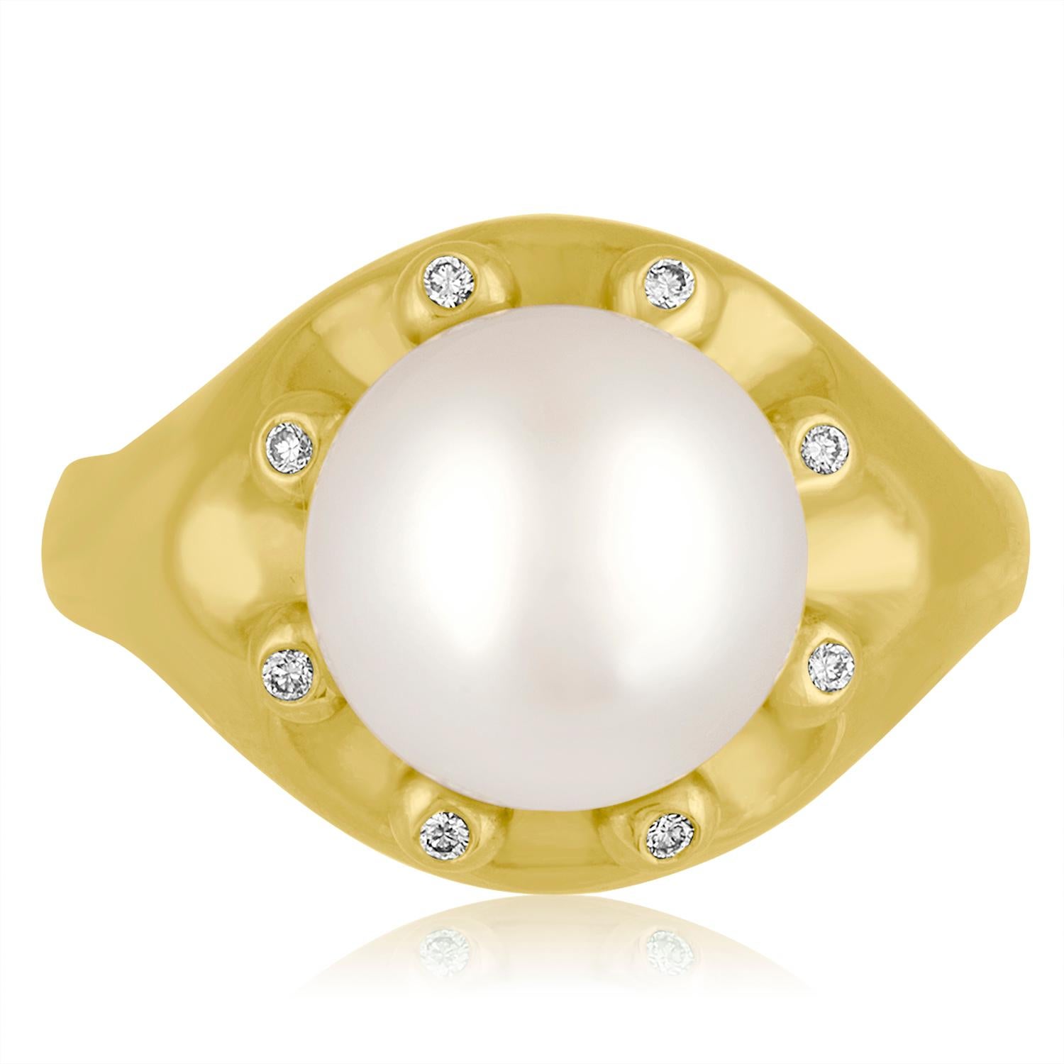 Beautiful Pearl Ring
The ring is 18K Yellow Gold
There are 0.05 Carats In Diamonds G VS
The pearl is a Cultured Fresh Water 9.6mm
The ring is a size 7, sizable
The ring weighs 8.8 grams.
