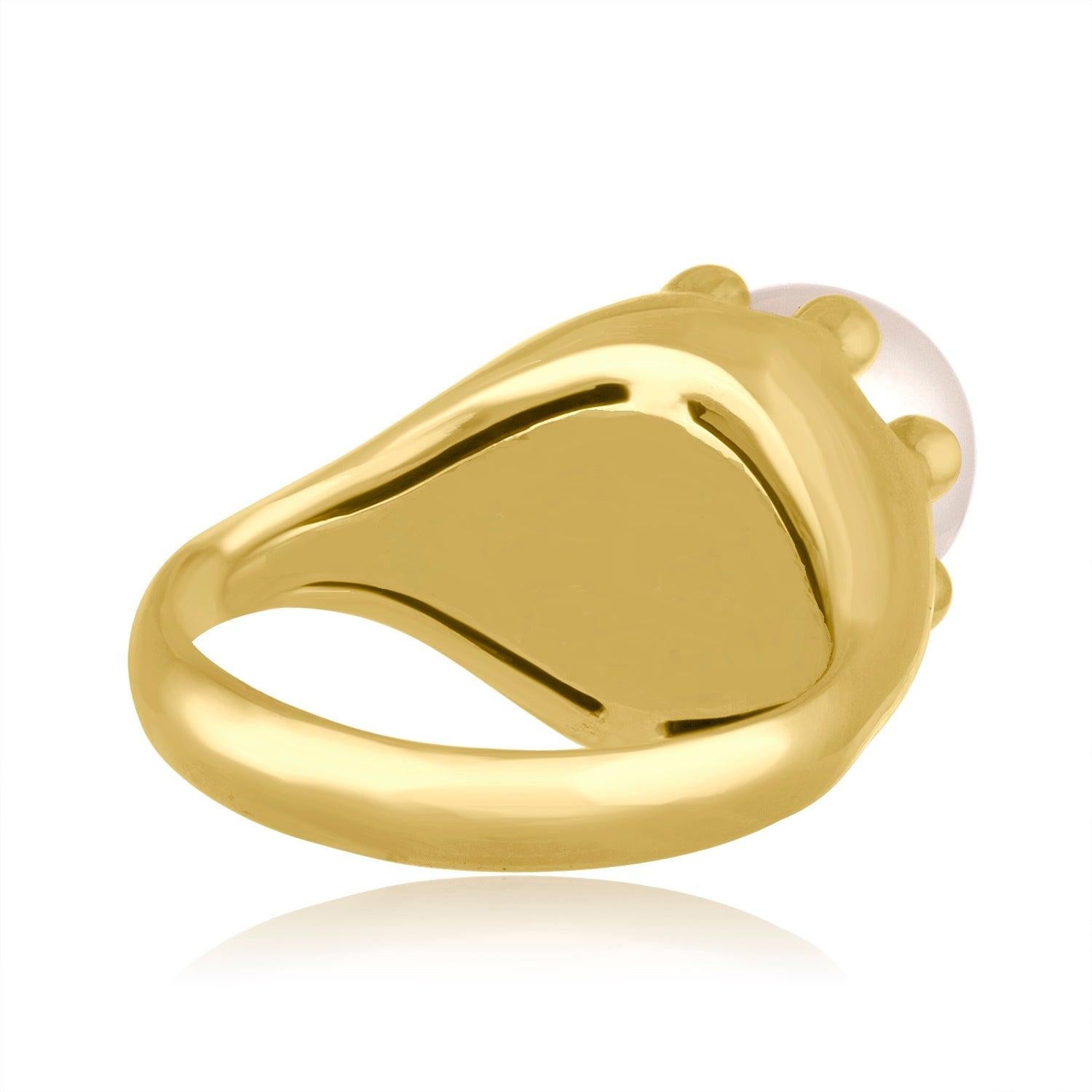 Contemporary Fresh Water Pearl and Diamond Gold Ring For Sale