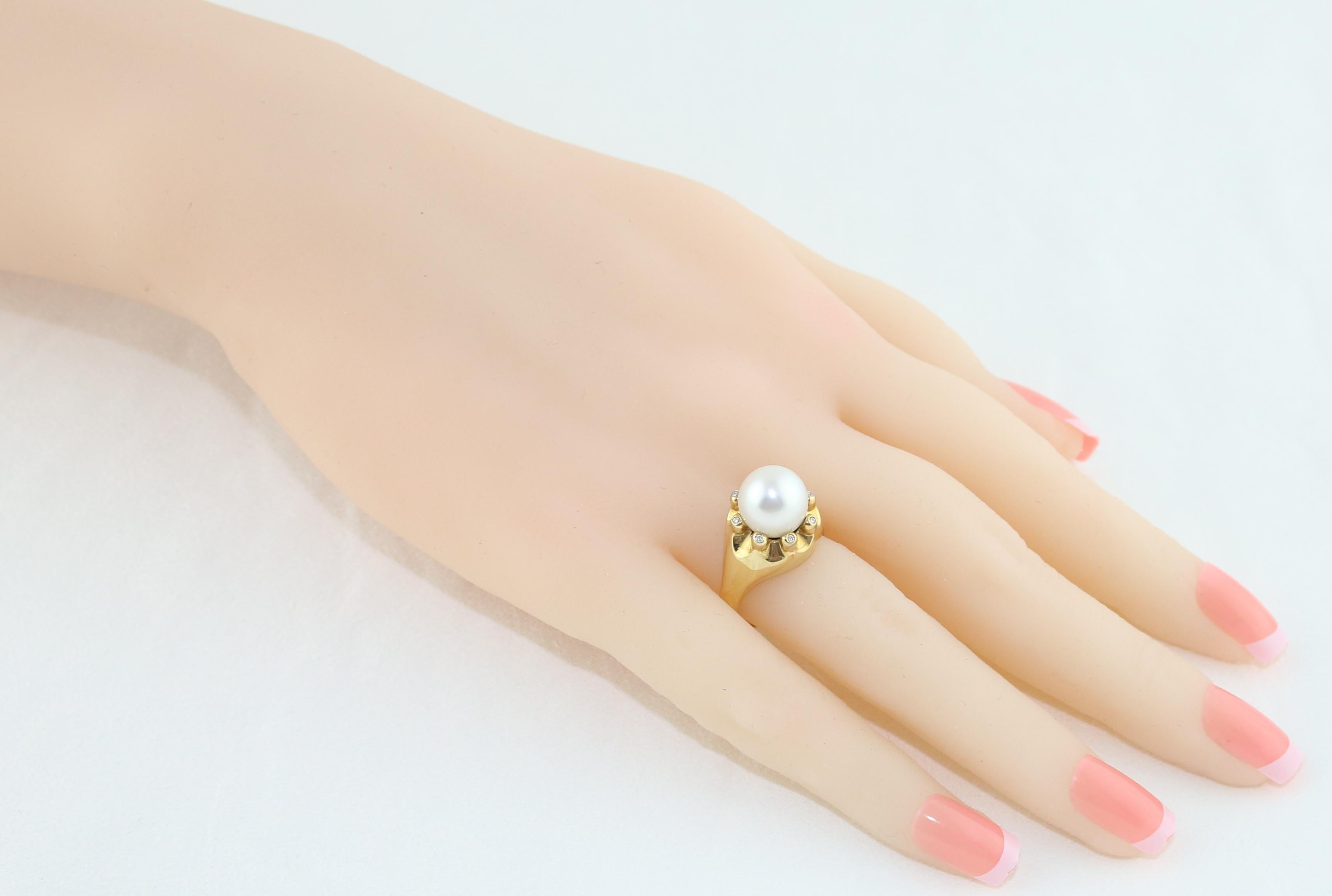 Round Cut Fresh Water Pearl and Diamond Gold Ring For Sale