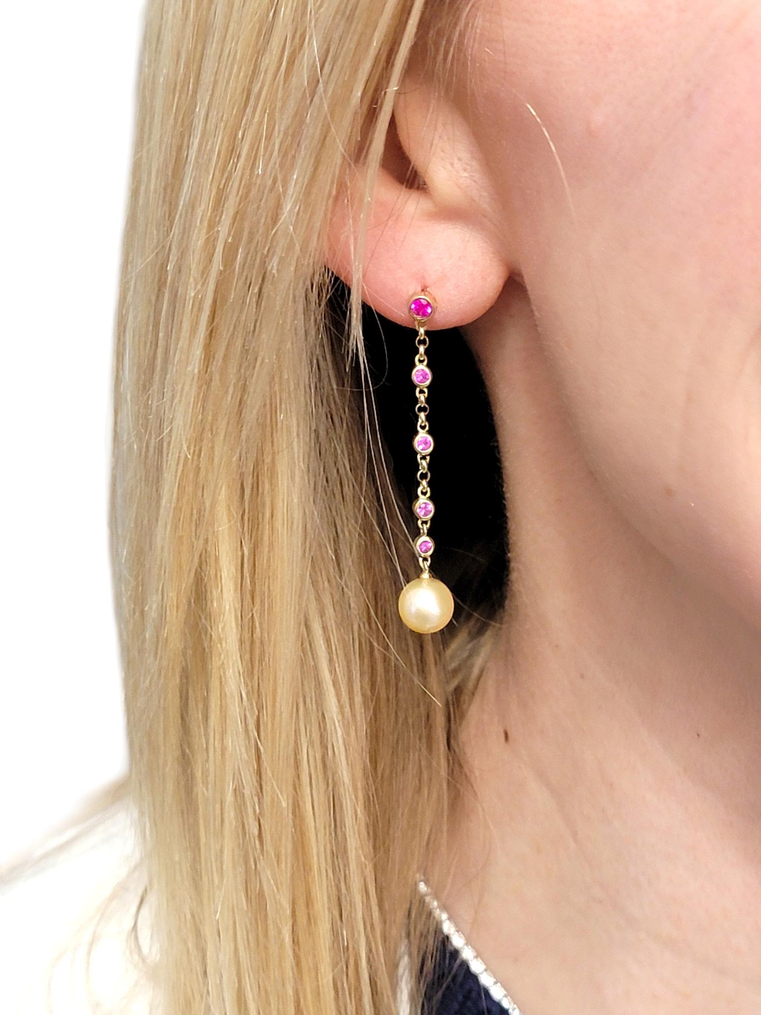 Boucles d'oreilles pendantes en or jaune 14 carats avec perles d'eau douce et saphirs roses en vente 2