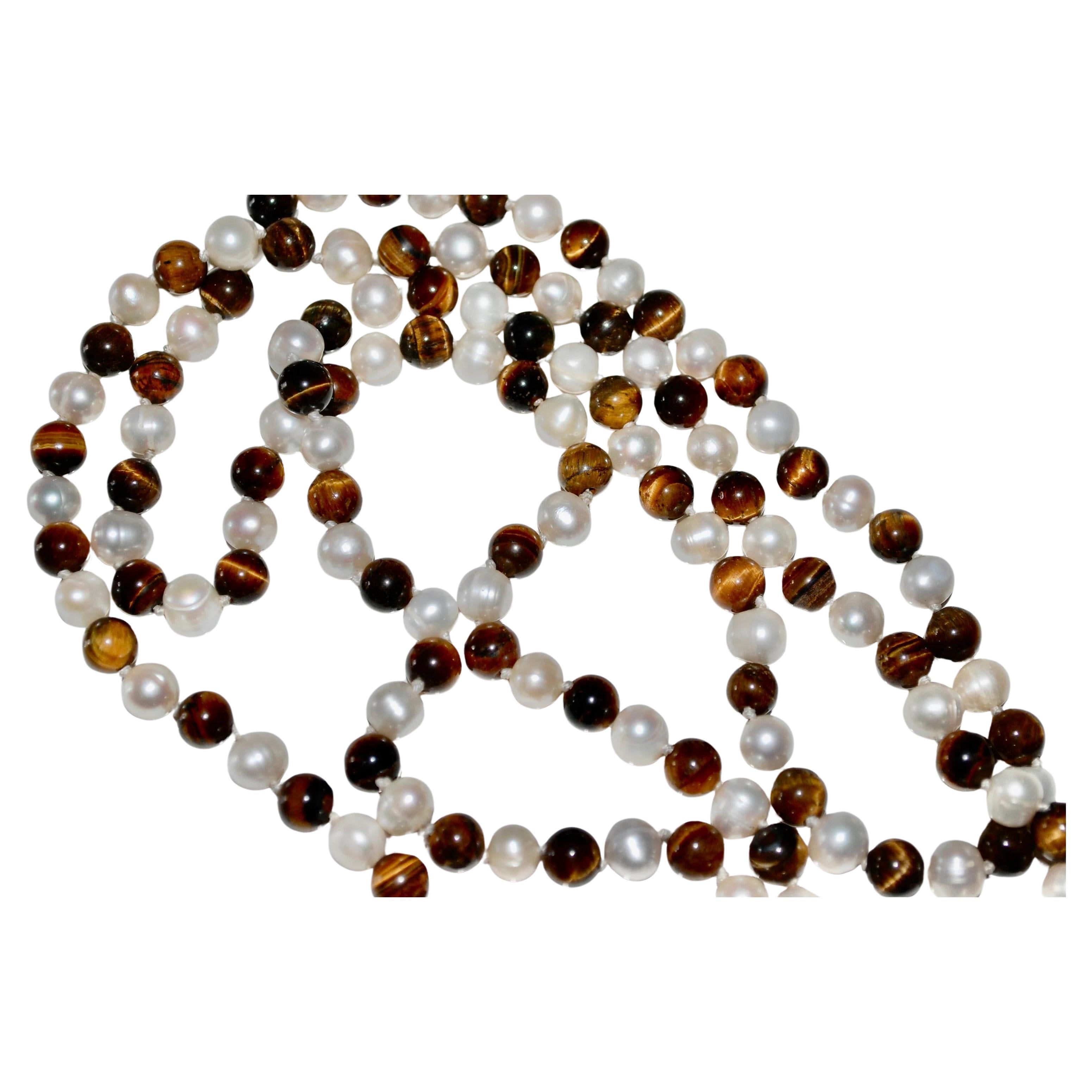 Artigiano Collana lunga di perle d'acqua dolce e perline occhio di tigre in vendita