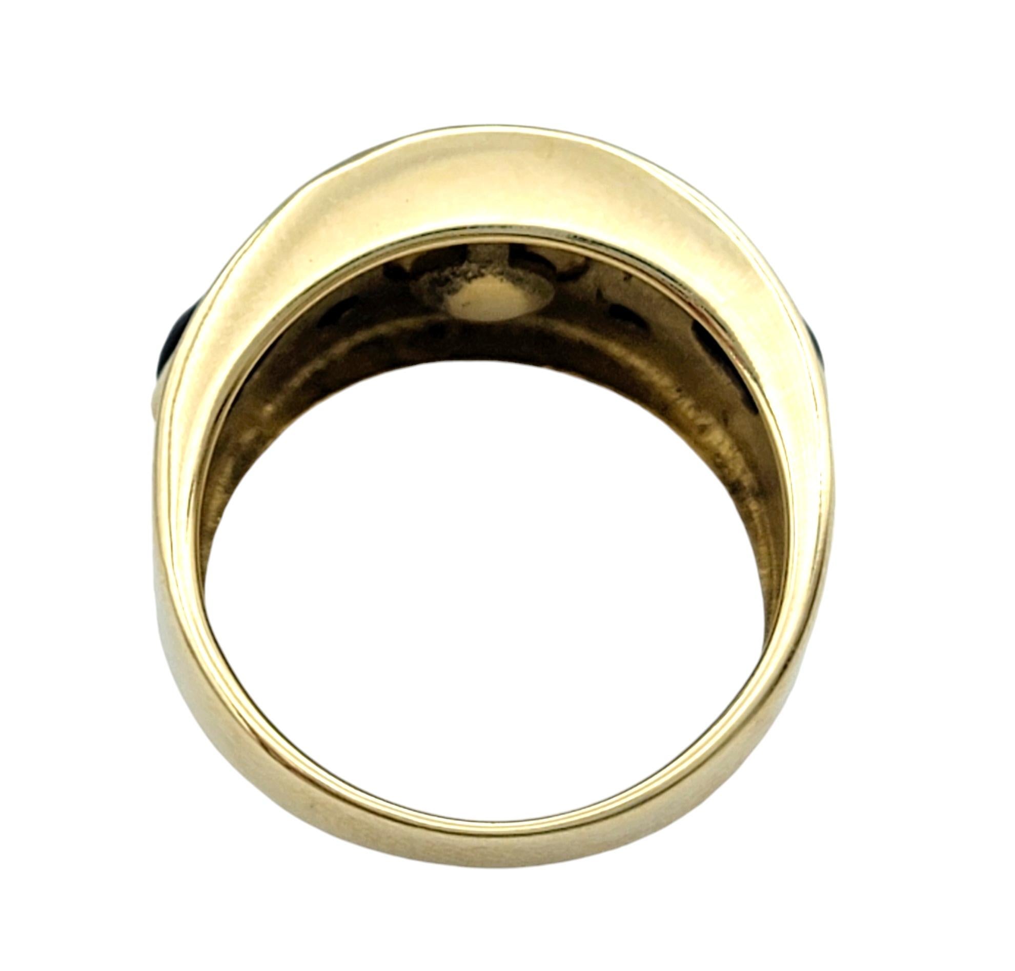 Bague en or 14 carats avec perles d'eau douce, saphirs bleus et diamants à grains multiples en vente 1