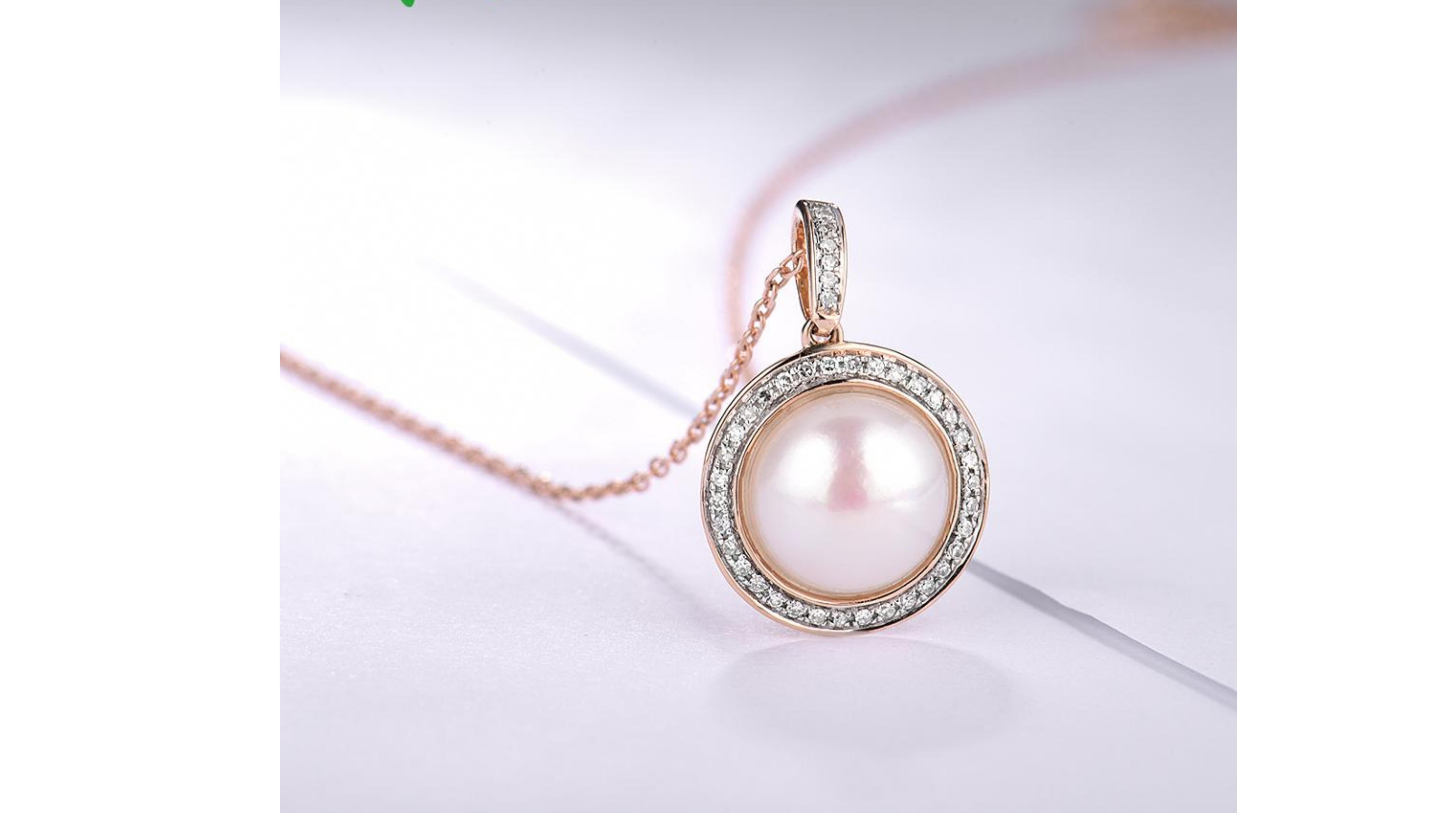 Round Cut Fresh Water Pearl Diamond Necklace 18K Rose Gold For Sale